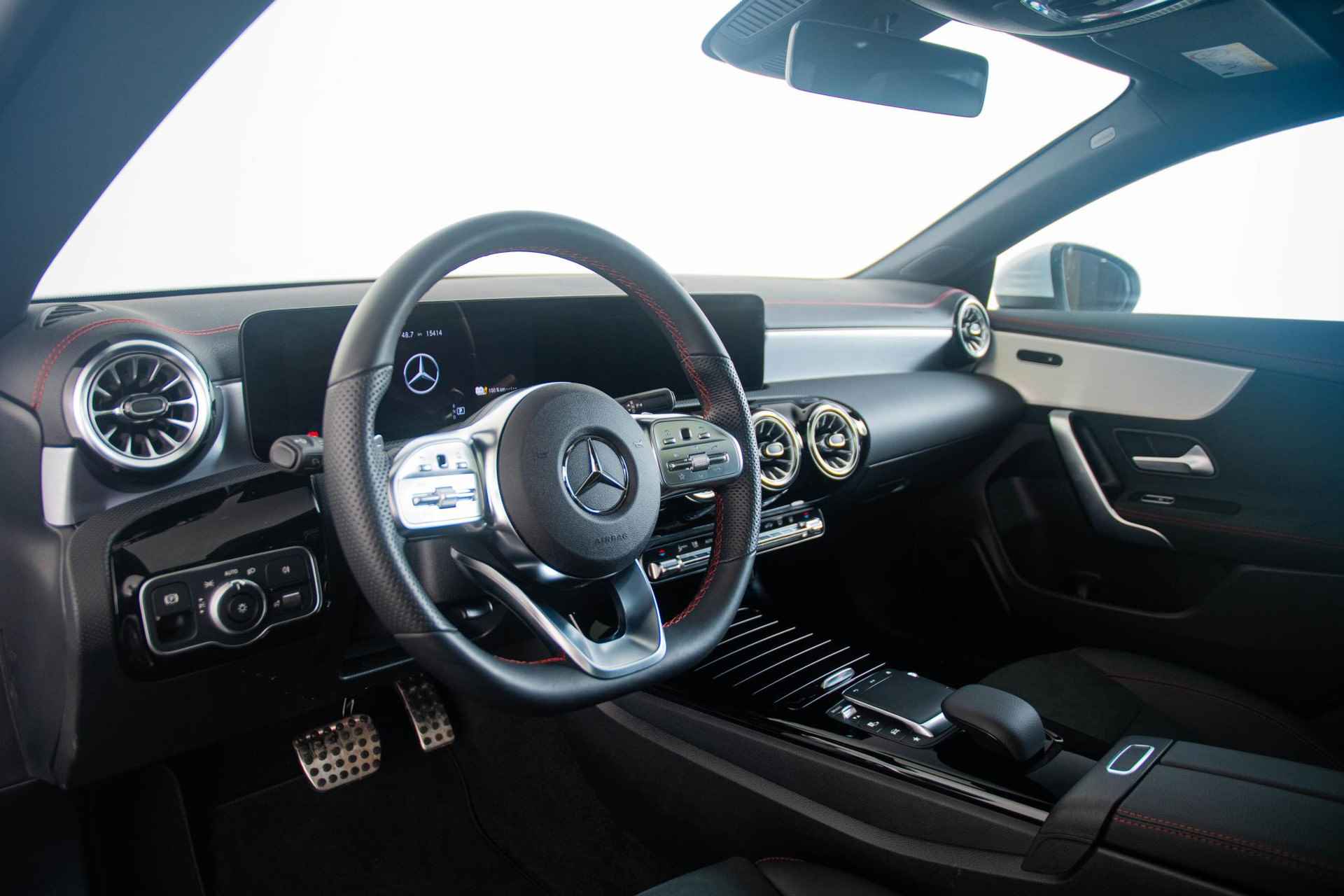Mercedes-Benz CLA-klasse Shooting Brake 250 e AMG Line Trekhaak - Panoramadak - Keyless Go - Stoelverwarming - Parkeerpakket met camera - Sportstoelen voorin - 10/50