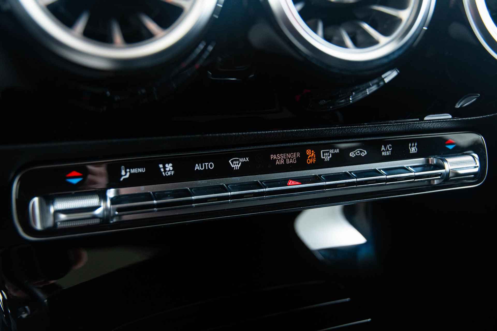 Mercedes-Benz CLA-klasse Shooting Brake 250 e AMG Line Trekhaak - Panoramadak - Keyless Go - Stoelverwarming - Parkeerpakket met camera - Sportstoelen voorin - 27/50