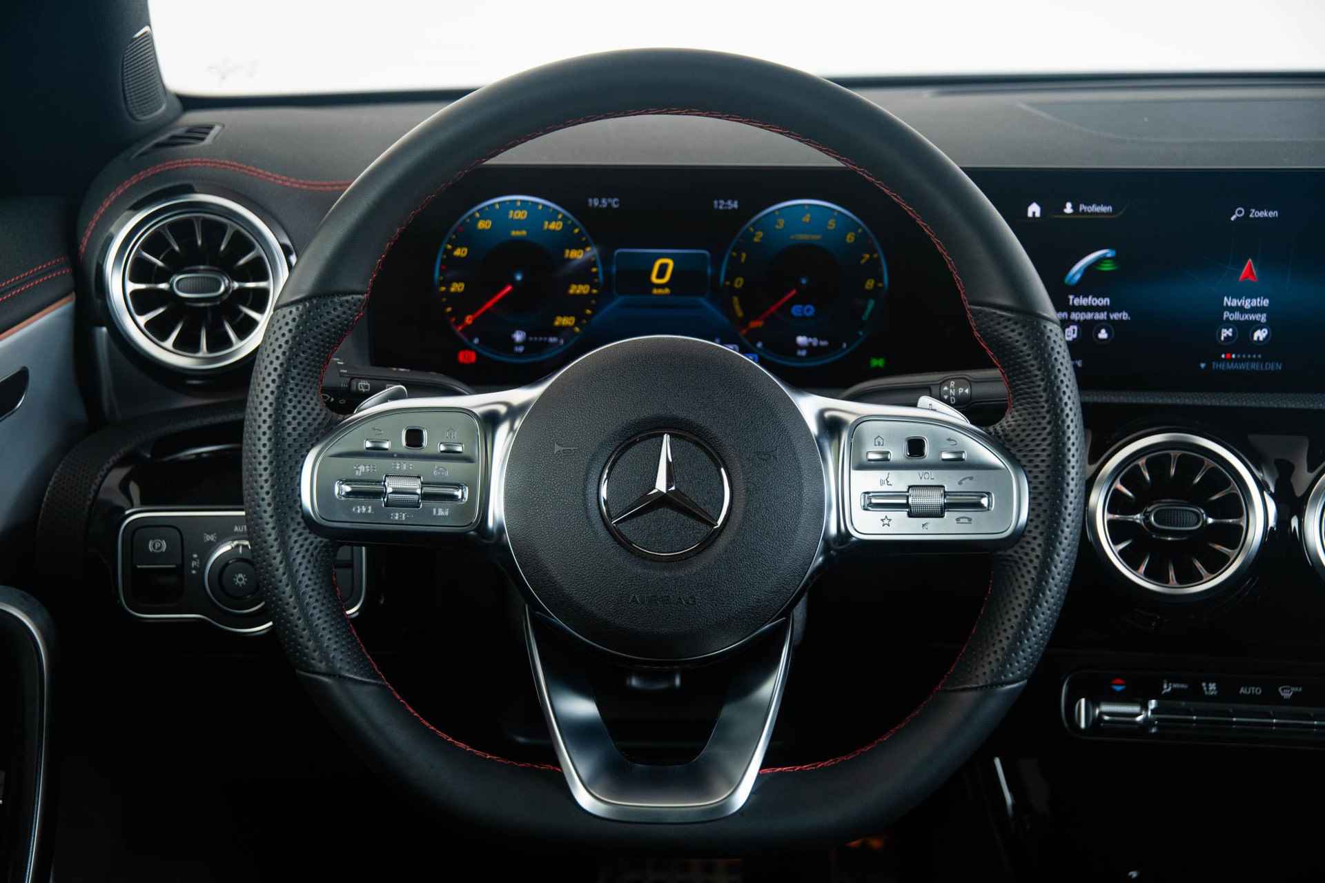 Mercedes-Benz CLA-klasse Shooting Brake 250 e AMG Line Trekhaak - Panoramadak - Keyless Go - Stoelverwarming - Parkeerpakket met camera - Sportstoelen voorin - 39/50