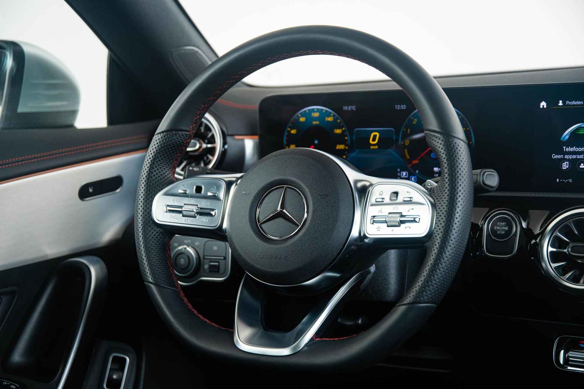 Mercedes-Benz CLA-klasse Shooting Brake 250 e AMG Line Trekhaak - Panoramadak - Keyless Go - Stoelverwarming - Parkeerpakket met camera - Sportstoelen voorin - 42/50