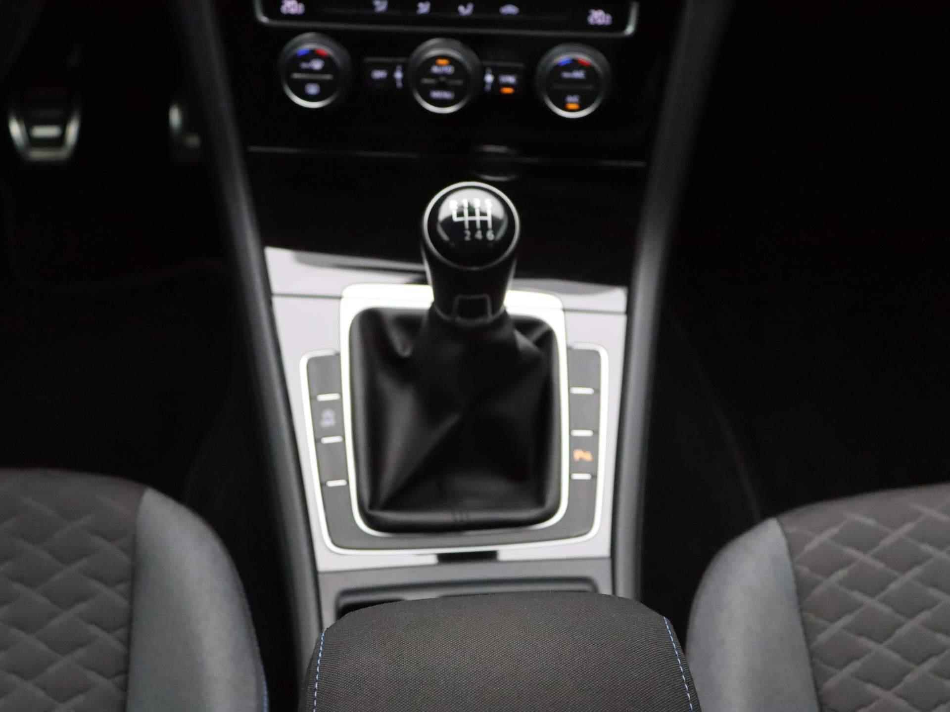 Volkswagen Golf 1.0 TSI Comfortline Join 110 PK | Apple Carplay | Android Auto | Navigatie | Parkeersensoren | Achteruitrij Camera | Adaptive Cruise Control | Lichtmetalen Velgen | Climate Control | - 11/33