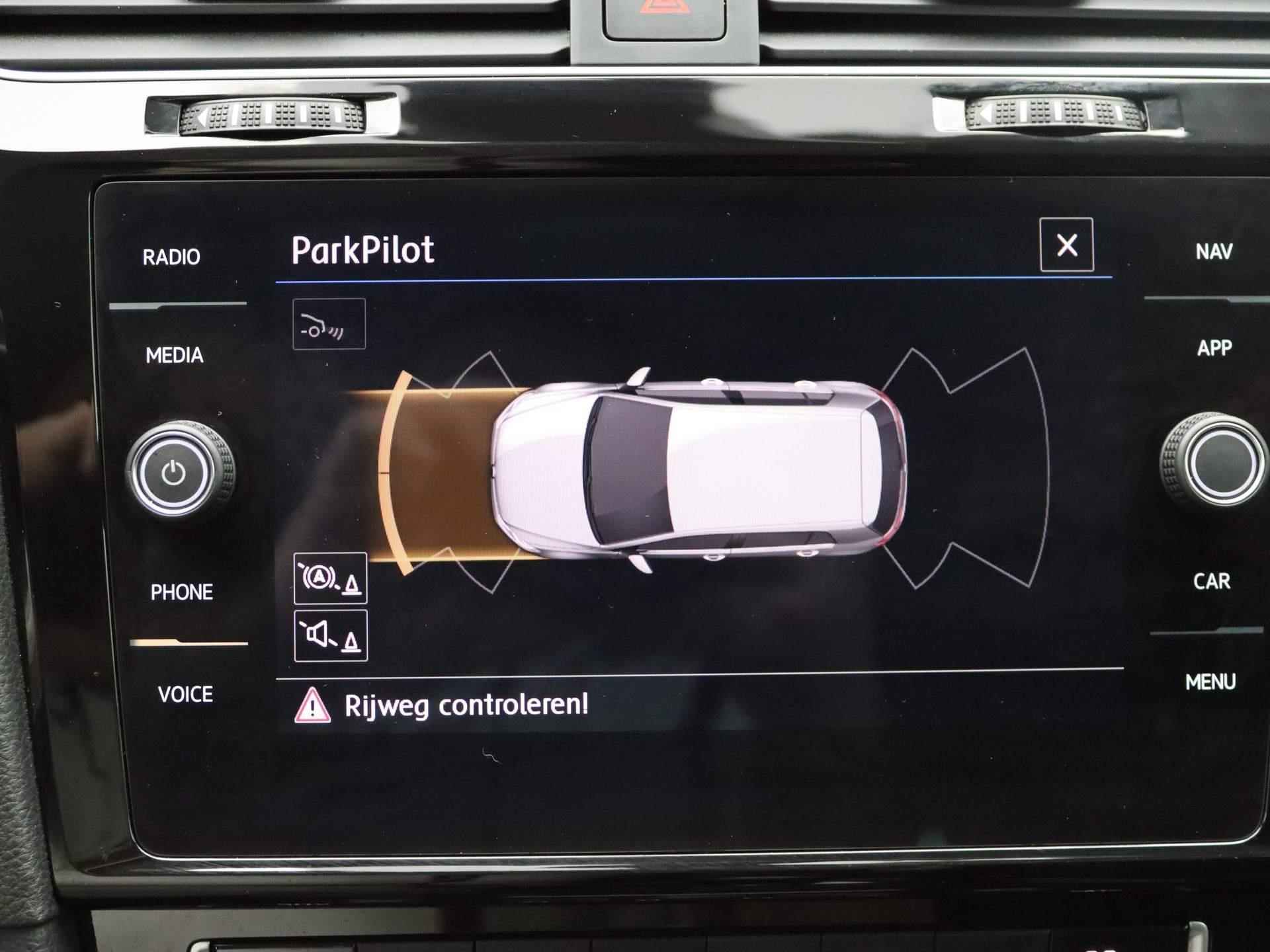 Volkswagen Golf 1.0 TSI Comfortline Join 110 PK | Apple Carplay | Android Auto | Navigatie | Parkeersensoren | Achteruitrij Camera | Adaptive Cruise Control | Lichtmetalen Velgen | Climate Control | - 13/33