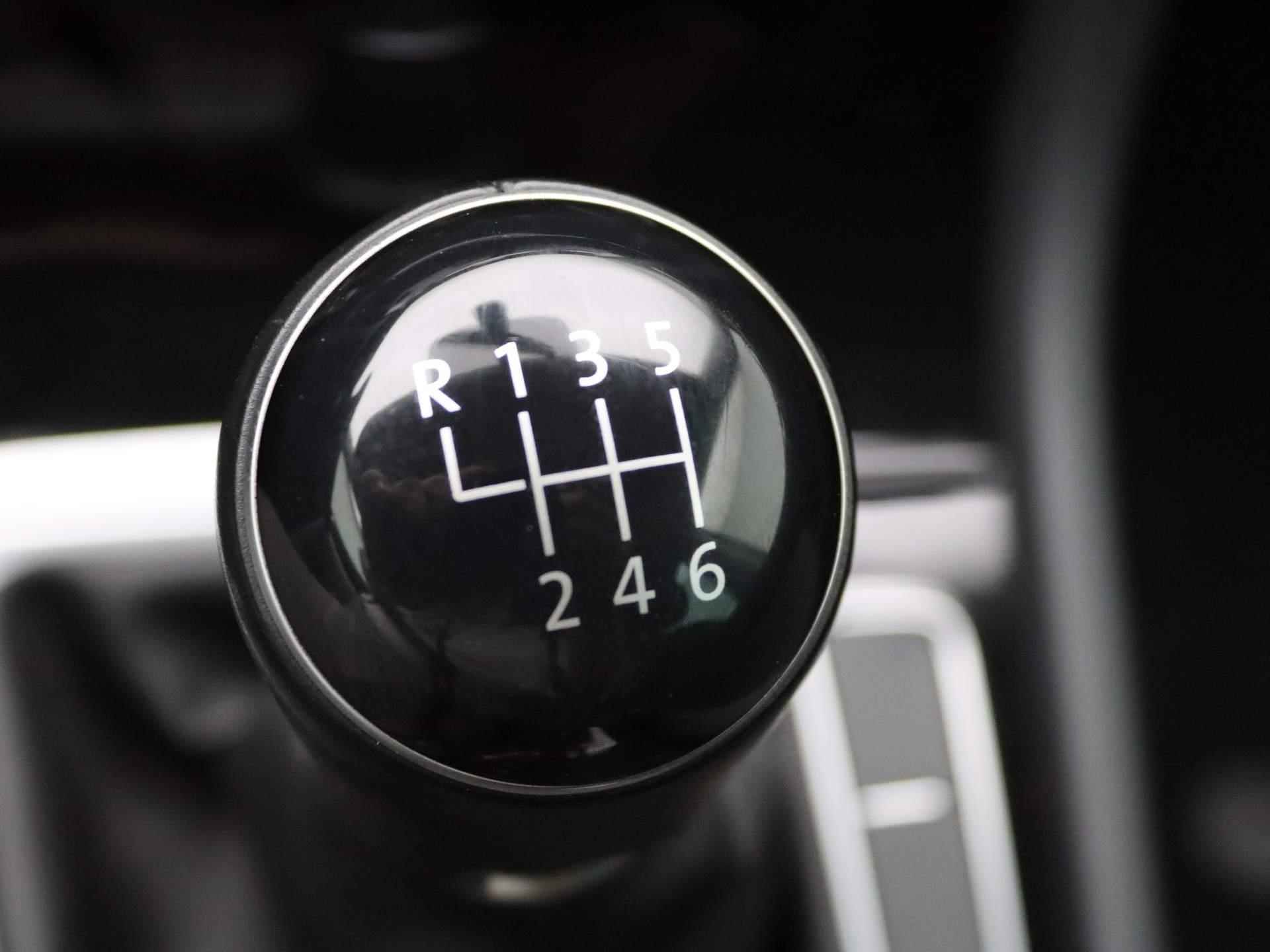 Volkswagen Golf 1.0 TSI Comfortline Join 110 PK | Apple Carplay | Android Auto | Navigatie | Parkeersensoren | Achteruitrij Camera | Adaptive Cruise Control | Lichtmetalen Velgen | Climate Control | - 15/33