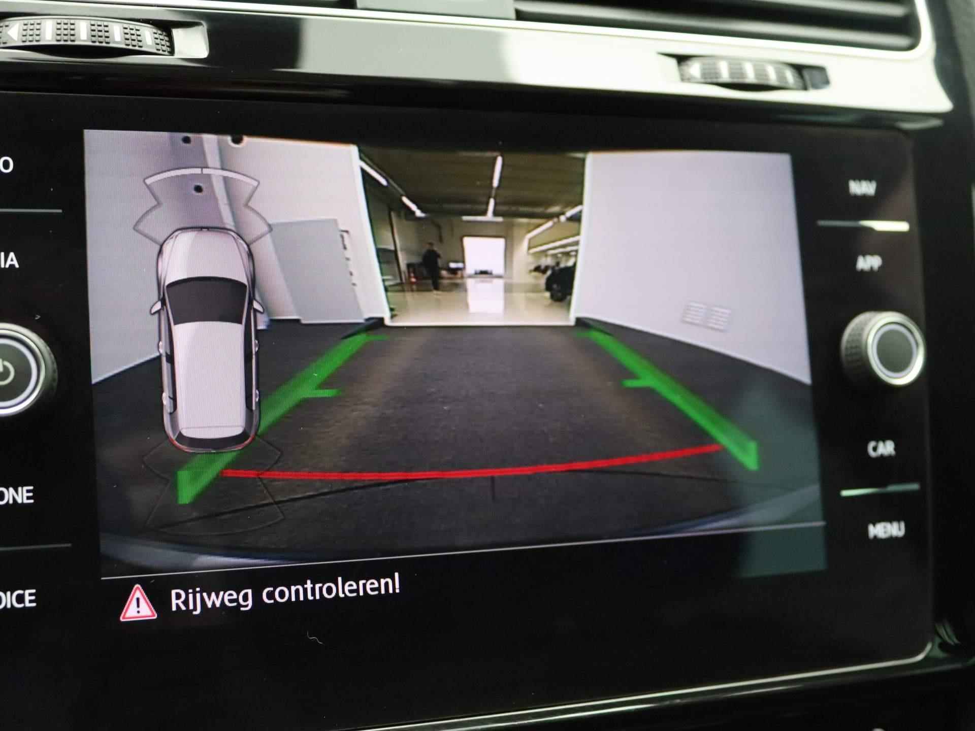 Volkswagen Golf 1.0 TSI Comfortline Join 110 PK | Apple Carplay | Android Auto | Navigatie | Parkeersensoren | Achteruitrij Camera | Adaptive Cruise Control | Lichtmetalen Velgen | Climate Control | - 16/33