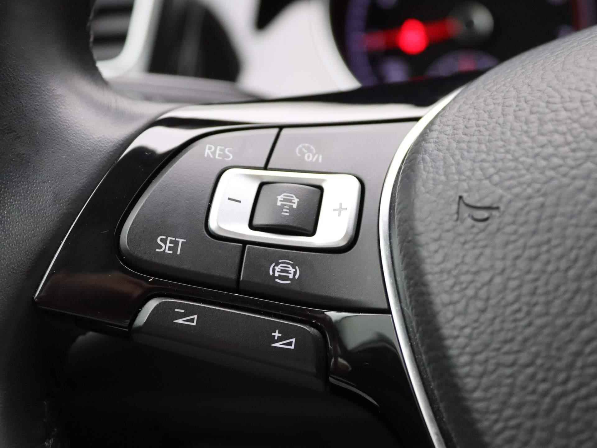Volkswagen Golf 1.0 TSI Comfortline Join 110 PK | Apple Carplay | Android Auto | Navigatie | Parkeersensoren | Achteruitrij Camera | Adaptive Cruise Control | Lichtmetalen Velgen | Climate Control | - 17/33
