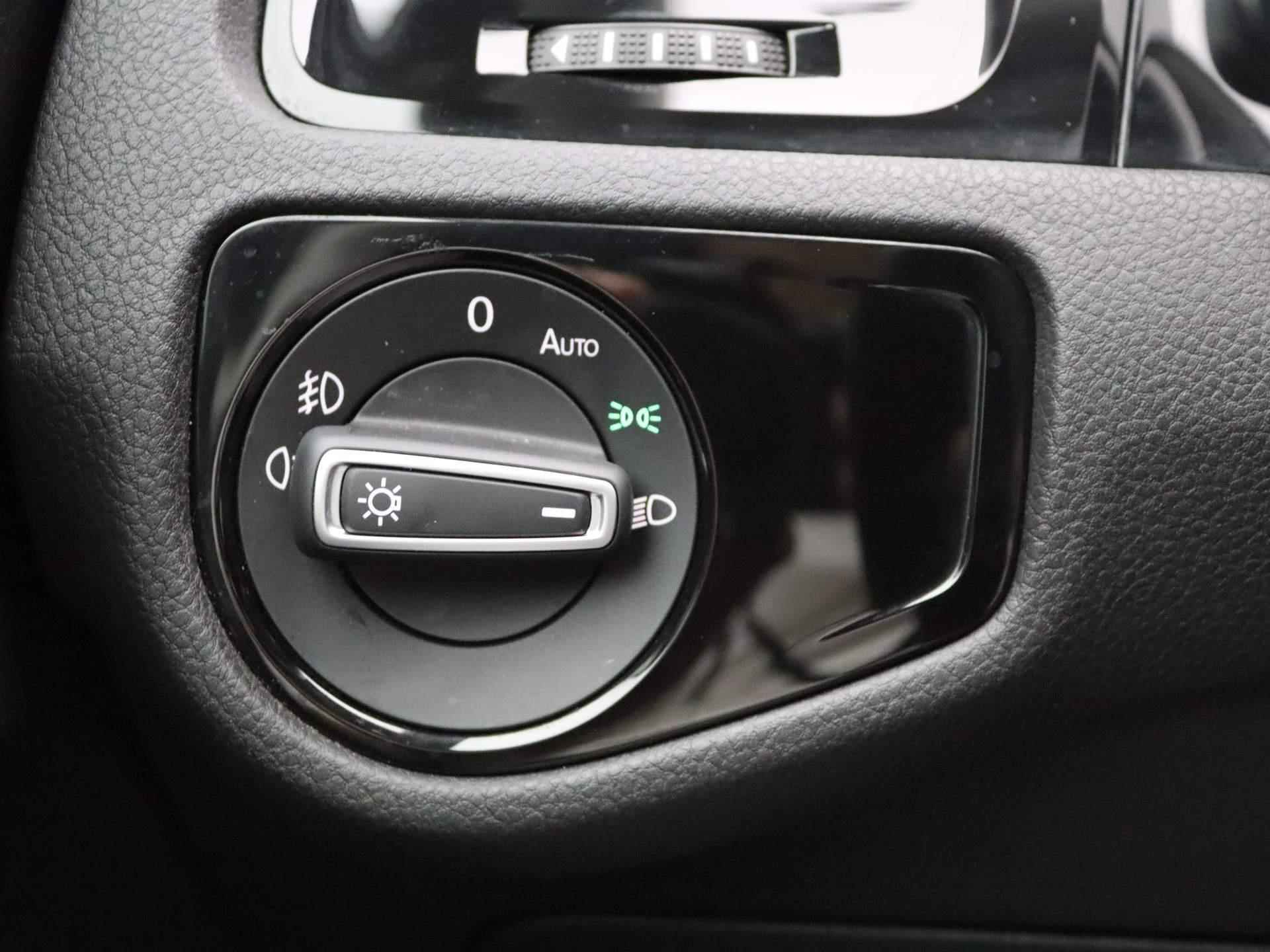 Volkswagen Golf 1.0 TSI Comfortline Join 110 PK | Apple Carplay | Android Auto | Navigatie | Parkeersensoren | Achteruitrij Camera | Adaptive Cruise Control | Lichtmetalen Velgen | Climate Control | - 18/33