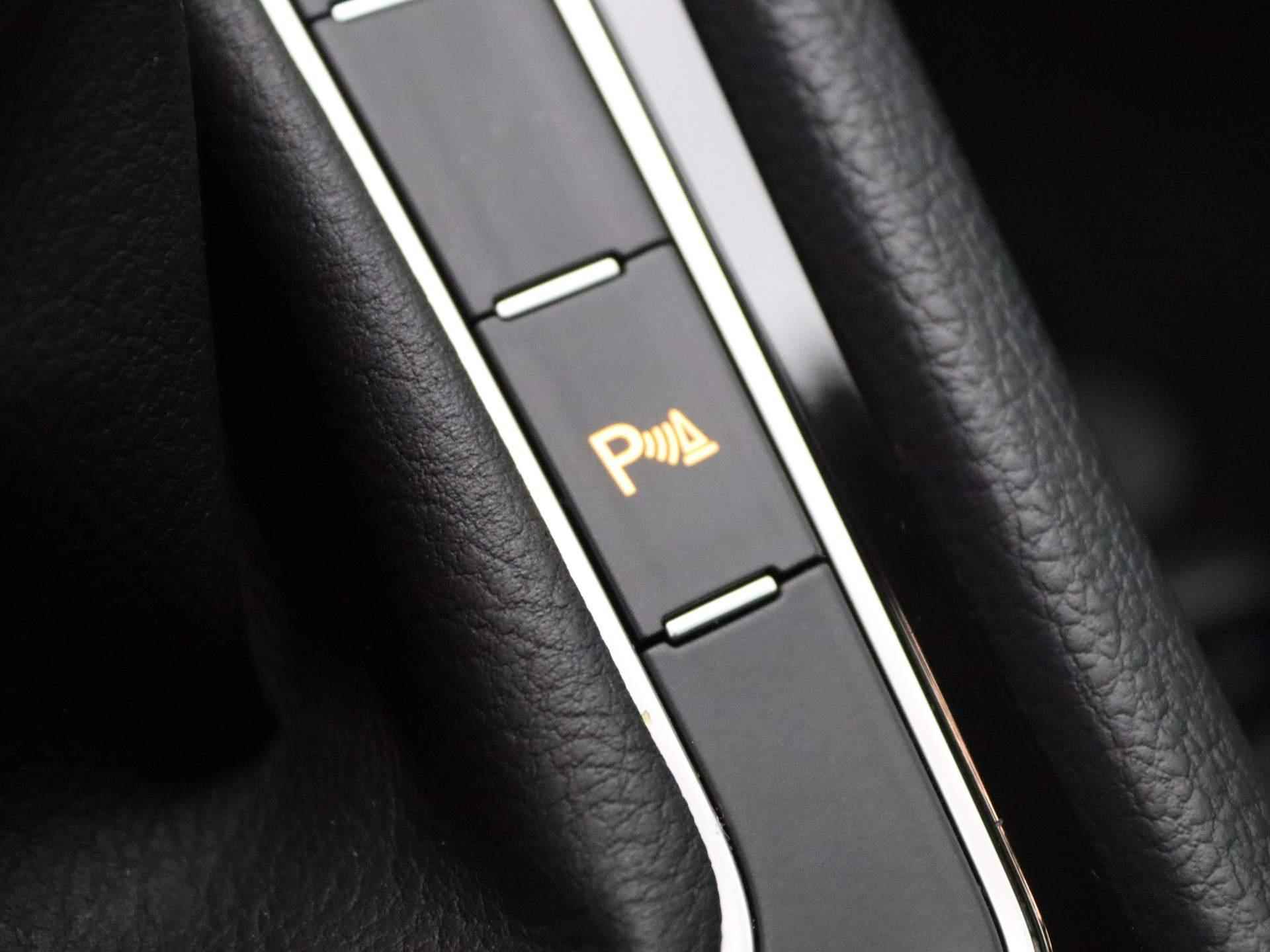 Volkswagen Golf 1.0 TSI Comfortline Join 110 PK | Apple Carplay | Android Auto | Navigatie | Parkeersensoren | Achteruitrij Camera | Adaptive Cruise Control | Lichtmetalen Velgen | Climate Control | - 21/33