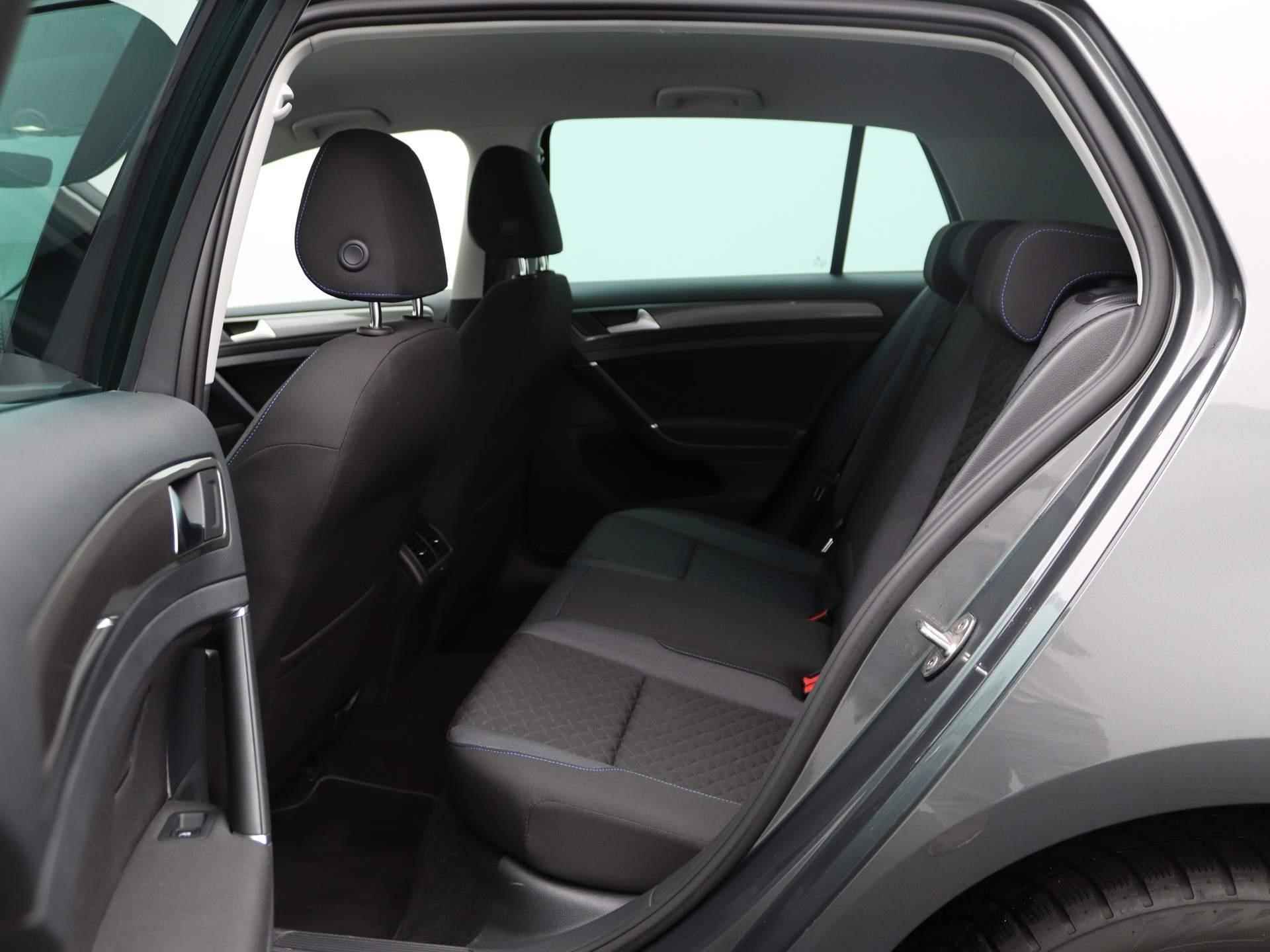 Volkswagen Golf 1.0 TSI Comfortline Join 110 PK | Apple Carplay | Android Auto | Navigatie | Parkeersensoren | Achteruitrij Camera | Adaptive Cruise Control | Lichtmetalen Velgen | Climate Control | - 26/33
