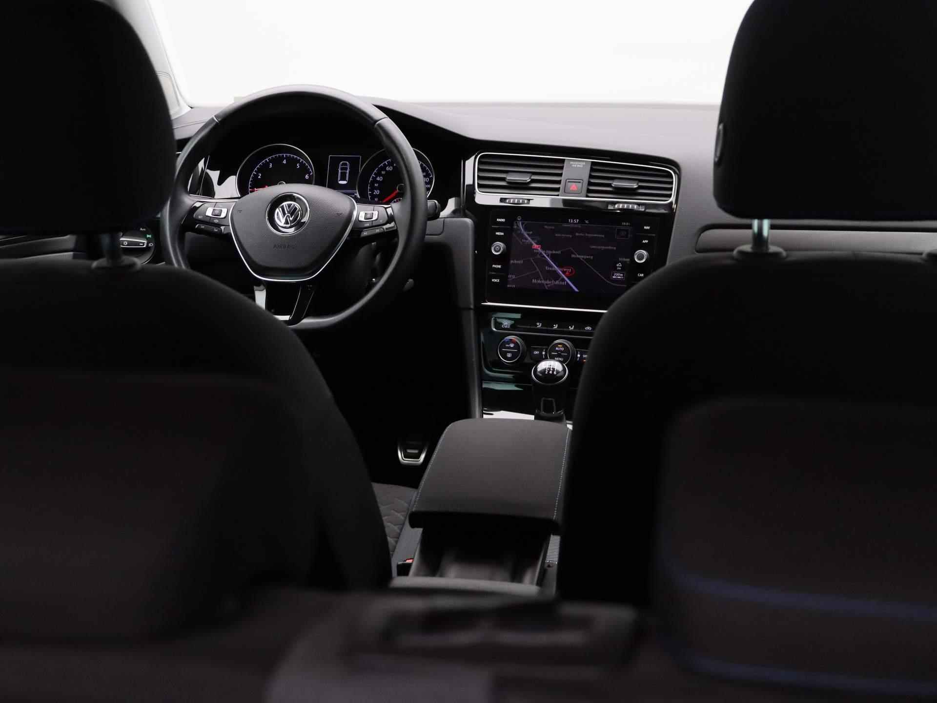 Volkswagen Golf 1.0 TSI Comfortline Join 110 PK | Apple Carplay | Android Auto | Navigatie | Parkeersensoren | Achteruitrij Camera | Adaptive Cruise Control | Lichtmetalen Velgen | Climate Control | - 29/33