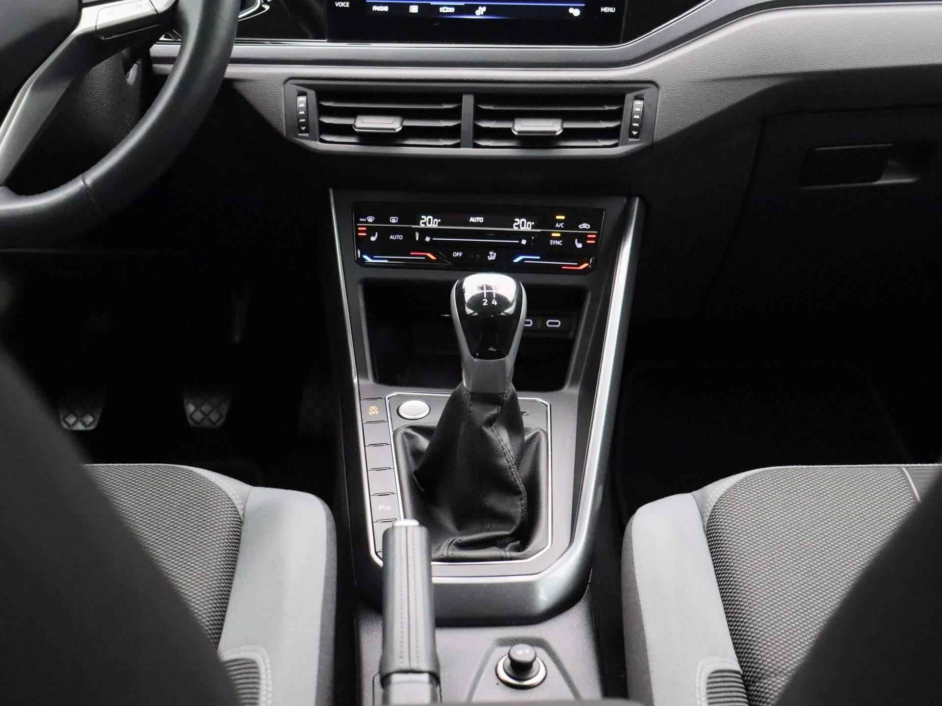 Volkswagen Polo 1.0 TSI Style 95 PK | Apple Carplay | Android Auto | Parkeersensoren | Camera | IQ.Light | Climate Control | Adaptive Cruise Control | Stoelverwarming | Travel Assist | Spiegels inklapbaar | - 11/40