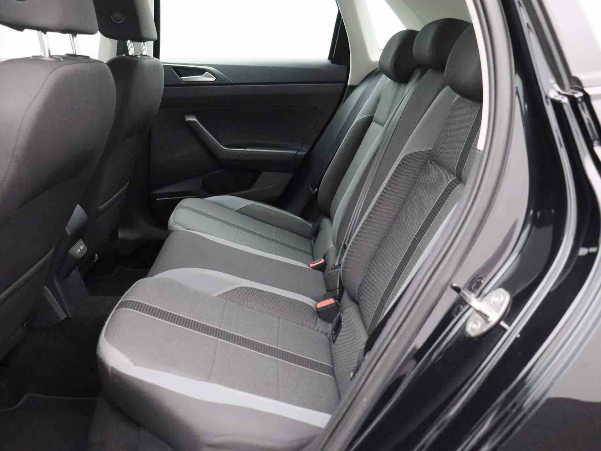 Volkswagen Polo 1.0 TSI Style 95 PK | Apple Carplay | Android Auto | Parkeersensoren | Camera | IQ.Light | Climate Control | Adaptive Cruise Control | Stoelverwarming | Travel Assist | Spiegels inklapbaar | - 14/40