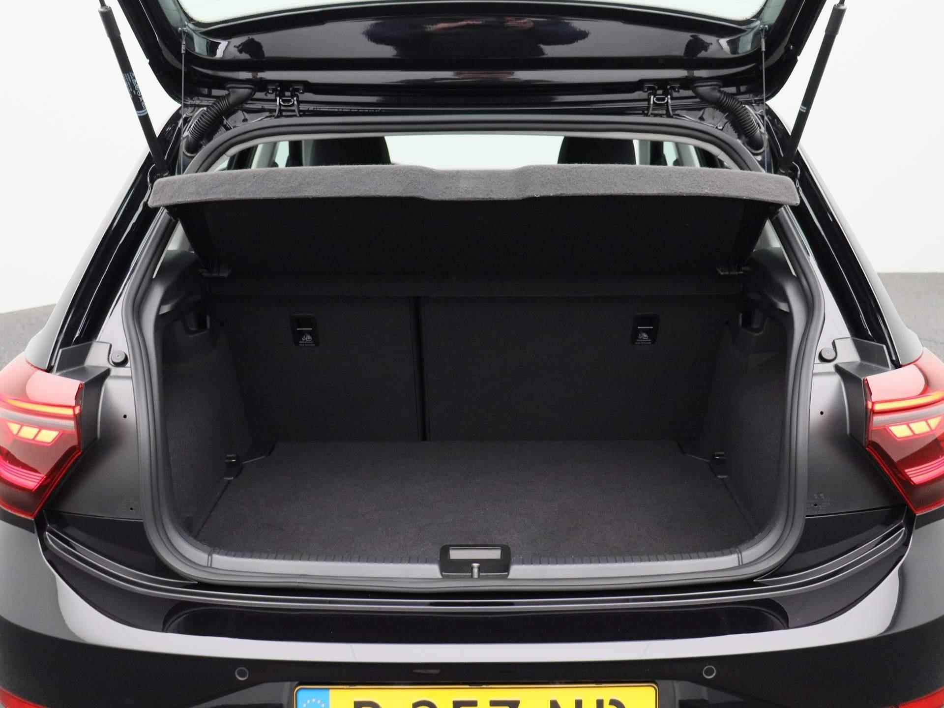 Volkswagen Polo 1.0 TSI Style 95 PK | Apple Carplay | Android Auto | Parkeersensoren | Camera | IQ.Light | Climate Control | Adaptive Cruise Control | Stoelverwarming | Travel Assist | Spiegels inklapbaar | - 15/40