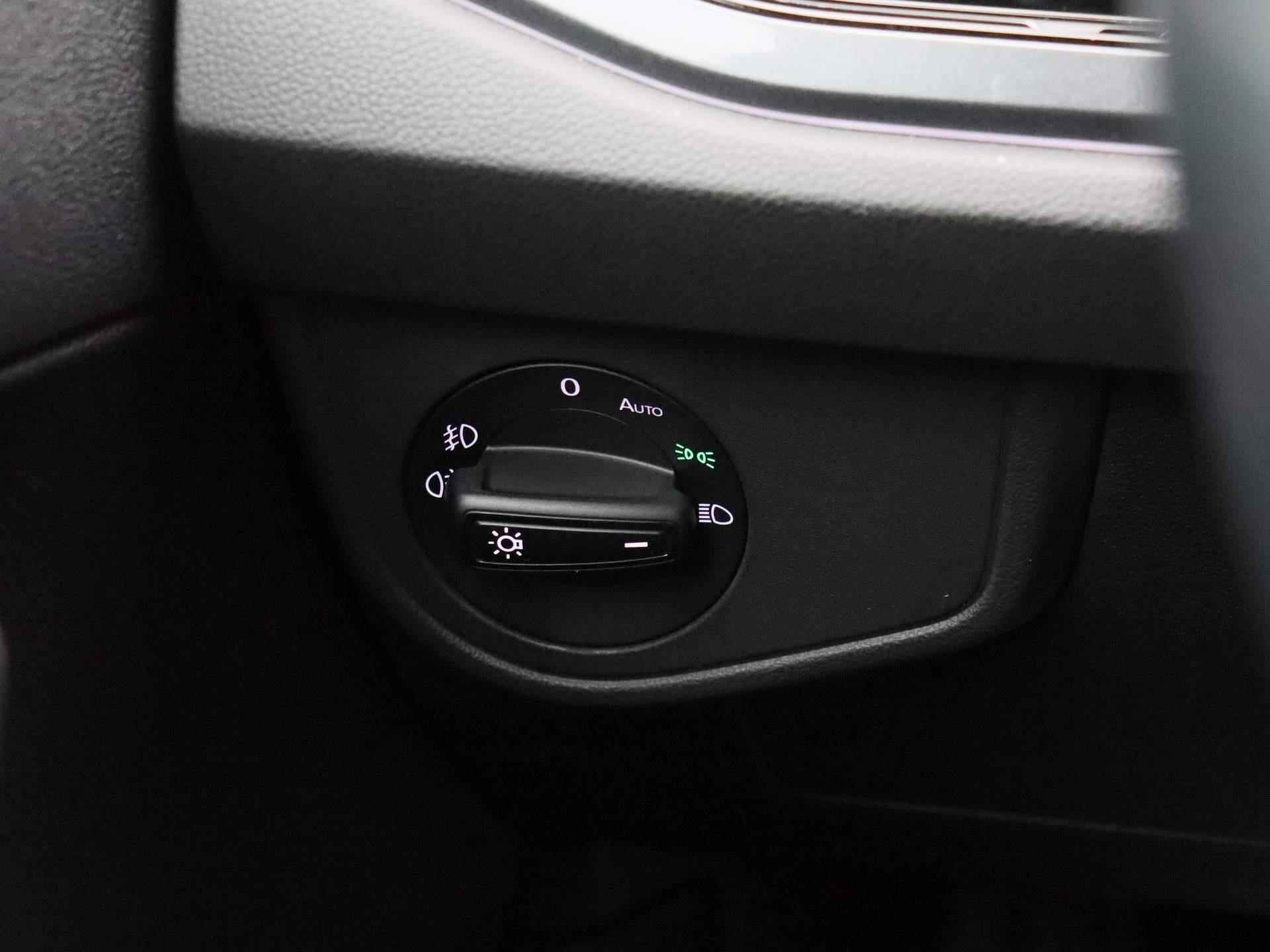 Volkswagen Polo 1.0 TSI Style 95 PK | Apple Carplay | Android Auto | Parkeersensoren | Camera | IQ.Light | Climate Control | Adaptive Cruise Control | Stoelverwarming | Travel Assist | Spiegels inklapbaar | - 26/40