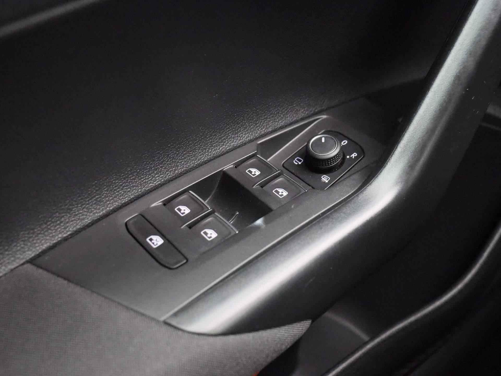 Volkswagen Polo 1.0 TSI Style 95 PK | Apple Carplay | Android Auto | Parkeersensoren | Camera | IQ.Light | Climate Control | Adaptive Cruise Control | Stoelverwarming | Travel Assist | Spiegels inklapbaar | - 27/40