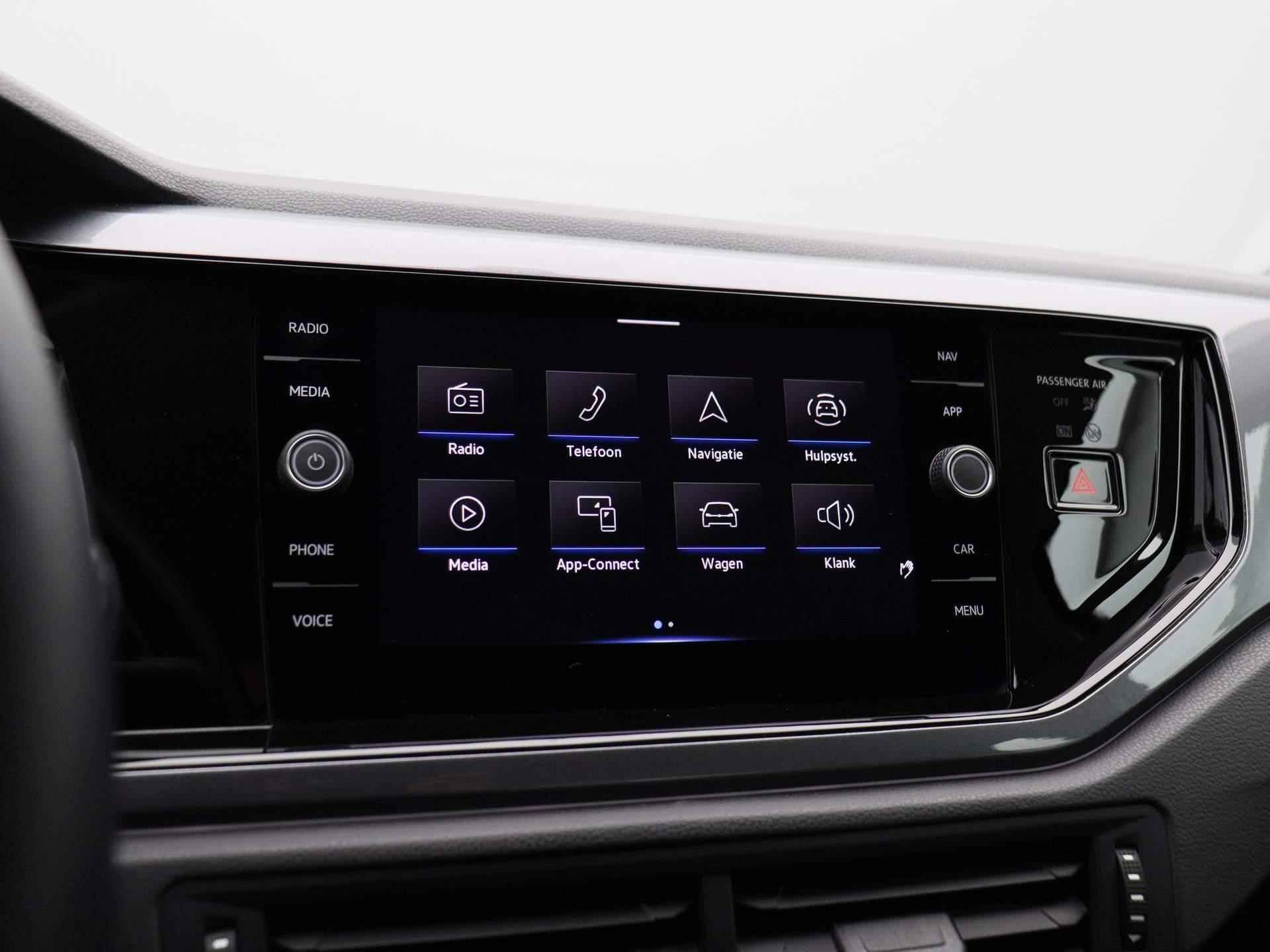 Volkswagen Polo 1.0 TSI Style 95 PK | Apple Carplay | Android Auto | Parkeersensoren | Camera | IQ.Light | Climate Control | Adaptive Cruise Control | Stoelverwarming | Travel Assist | Spiegels inklapbaar | - 30/40