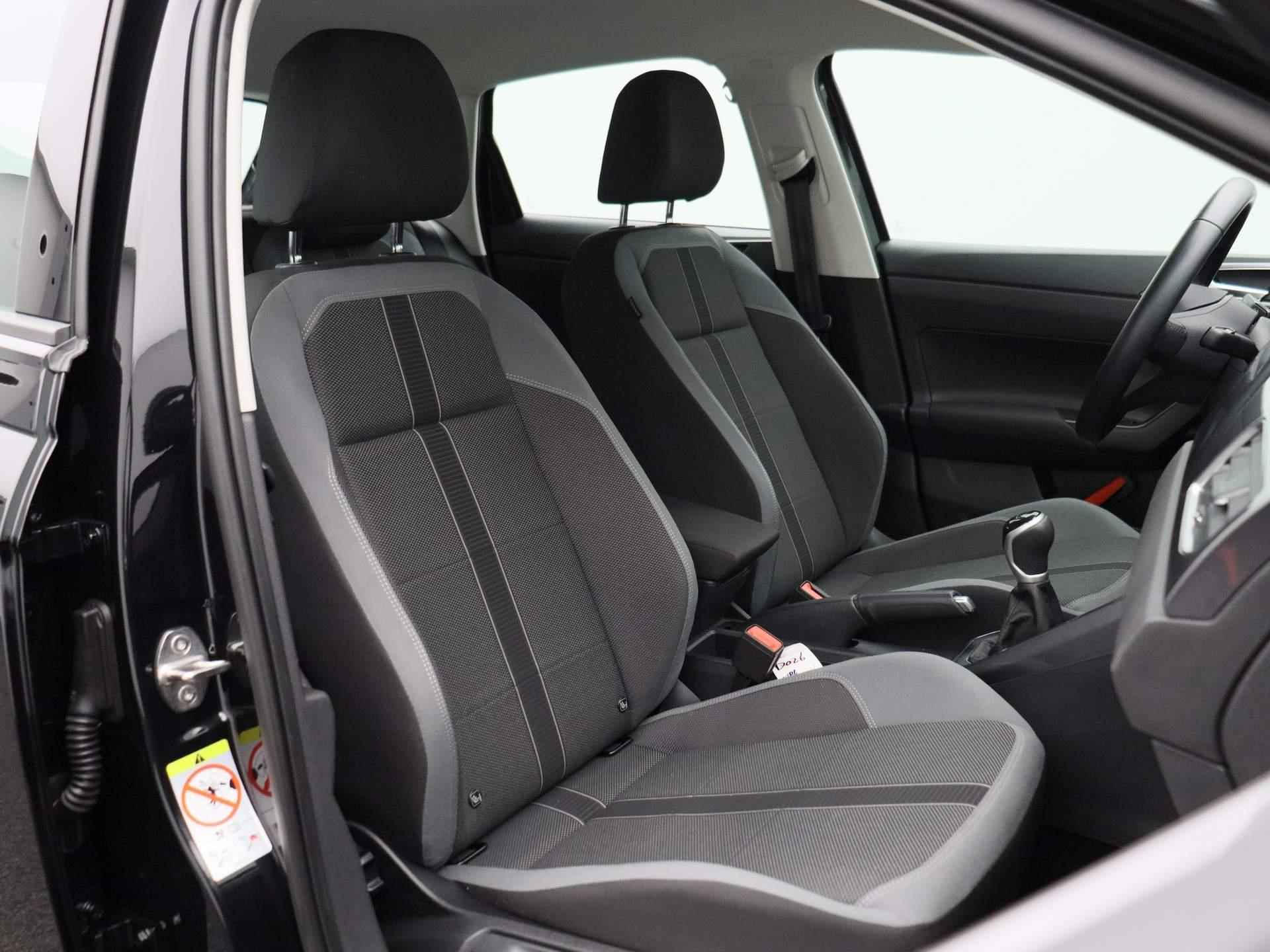 Volkswagen Polo 1.0 TSI Style 95 PK | Apple Carplay | Android Auto | Parkeersensoren | Camera | IQ.Light | Climate Control | Adaptive Cruise Control | Stoelverwarming | Travel Assist | Spiegels inklapbaar | - 35/40