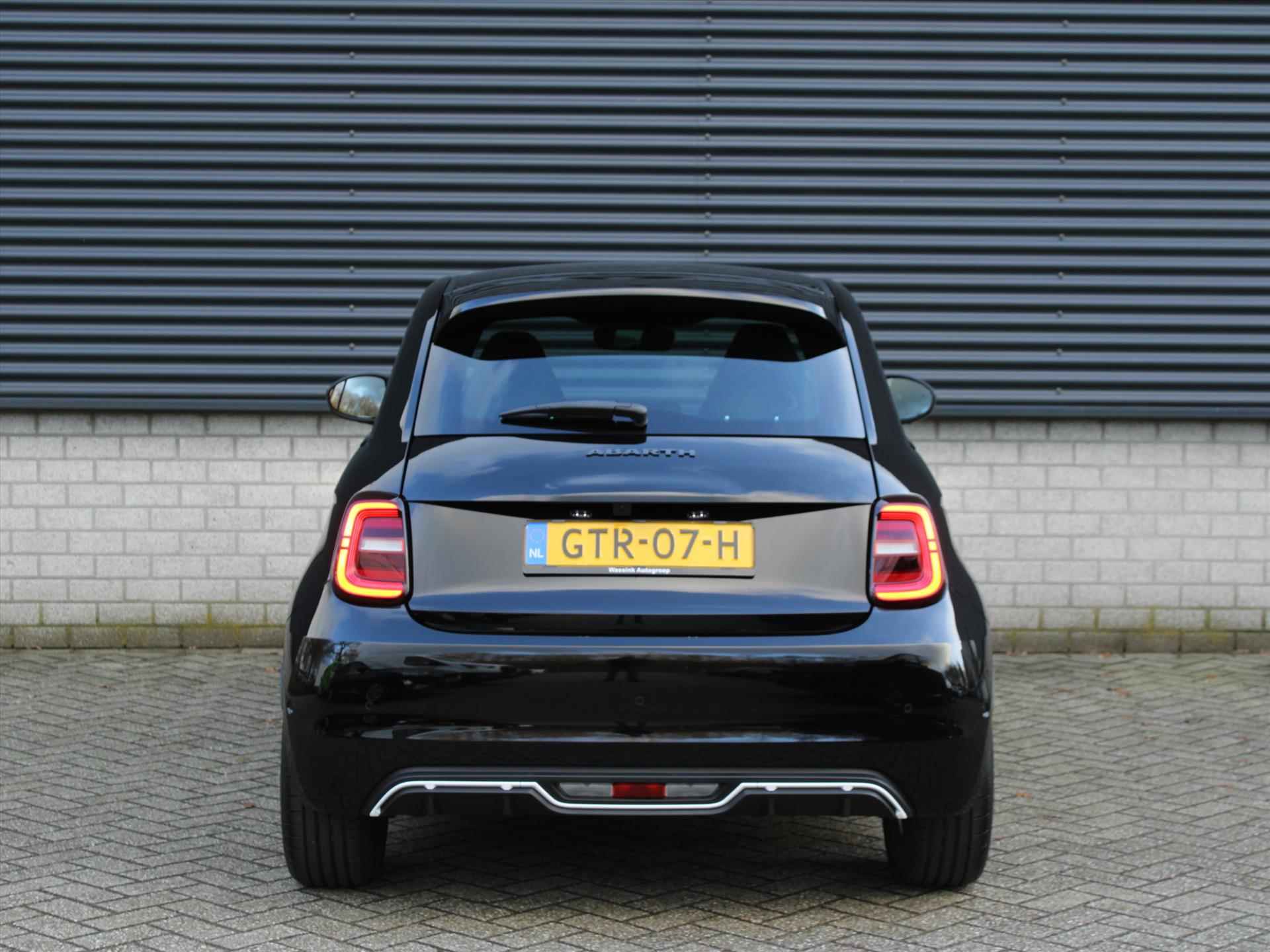 ABARTH 500 E 42 kWh 155pk Turismo I Engine Sound Generator I JBL Sound System I Panoramadak I  Alcantara Bekleding met Scorpion Logo - 6/25