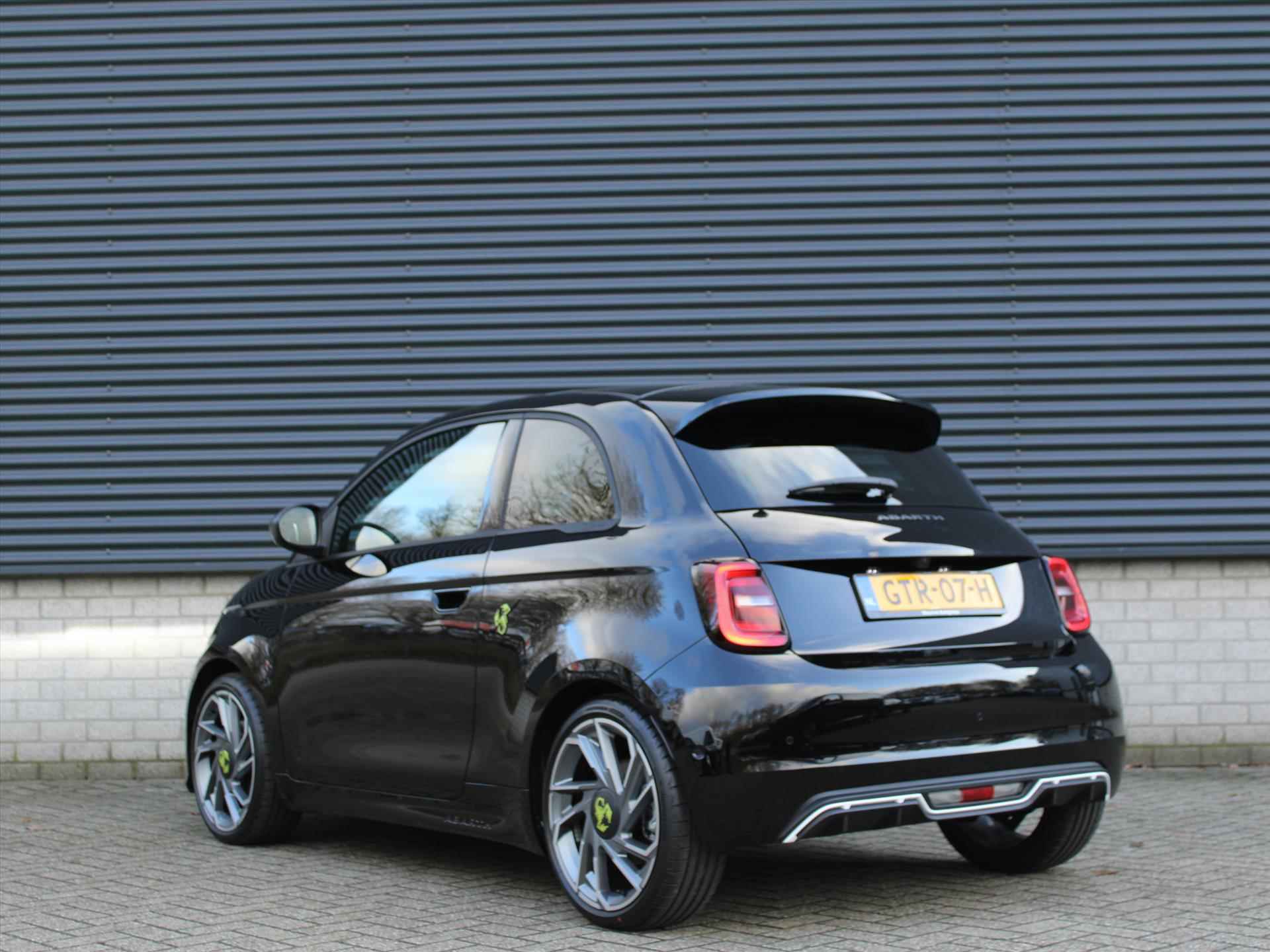 ABARTH 500 E 42 kWh 155pk Turismo I Engine Sound Generator I JBL Sound System I Panoramadak I  Alcantara Bekleding met Scorpion Logo - 7/25