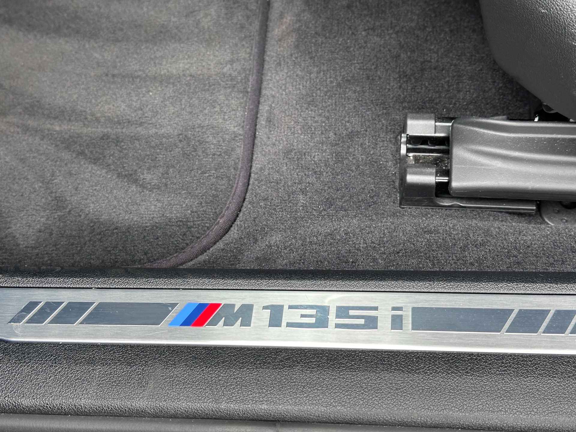 BMW 1-SERIE M135i 306pk Aut xDrive M - 23/31