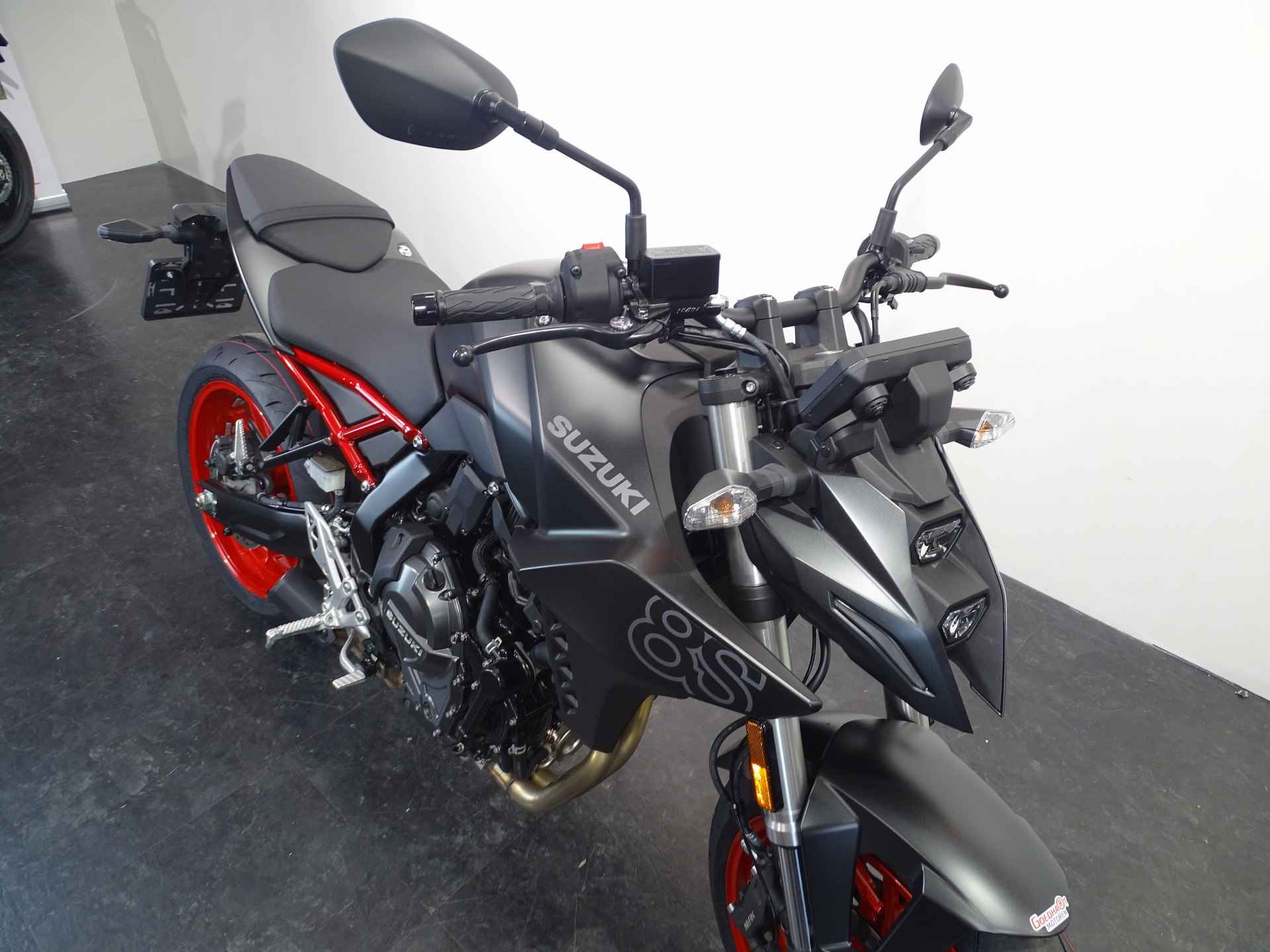 Suzuki GSX-8 S - 2/7