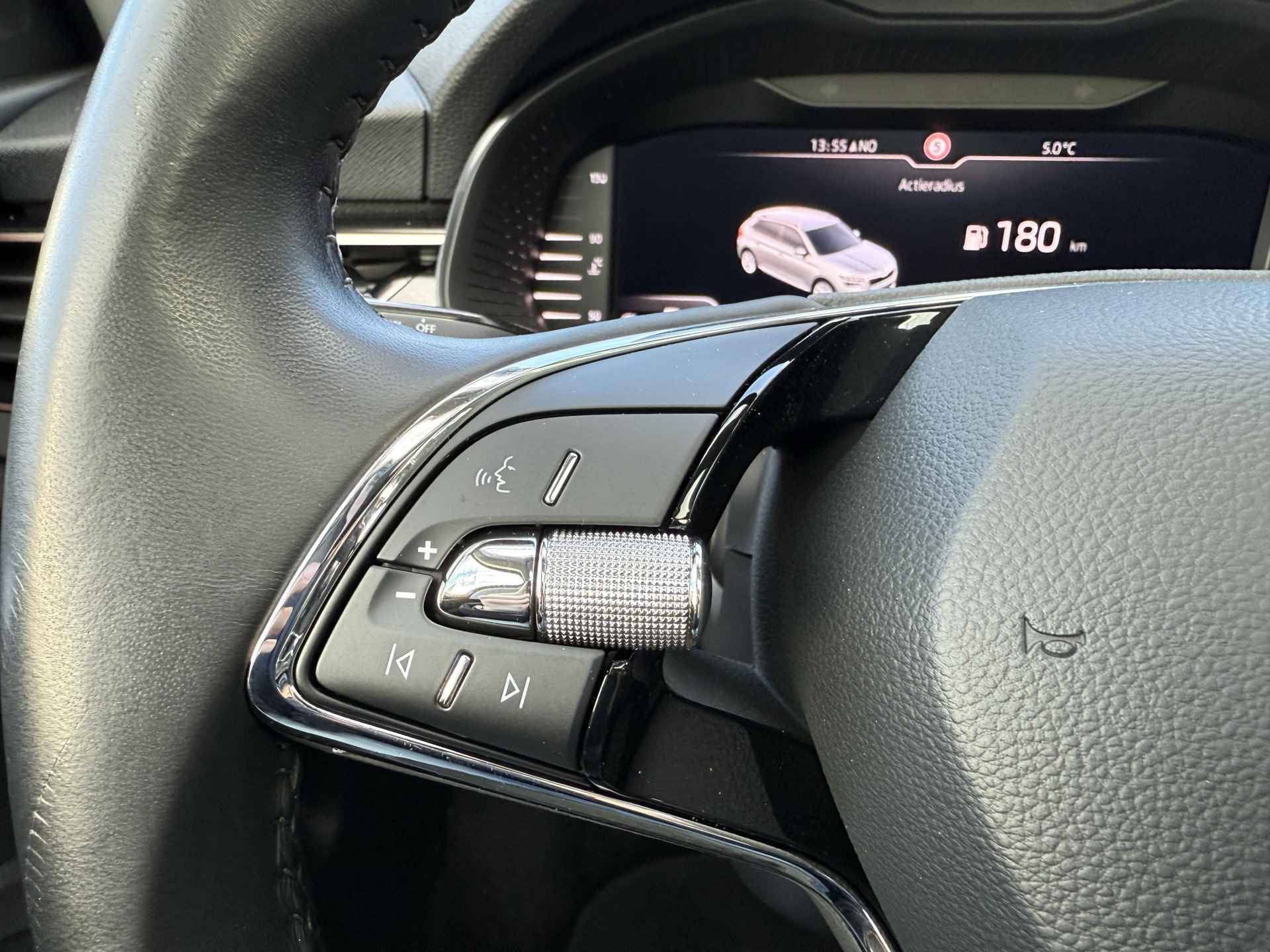 Škoda Kamiq 1.0 TSI Business Edition / NAVI / APP.Connect / PANODAK / Wegklapbare Trekhaak - 24/35