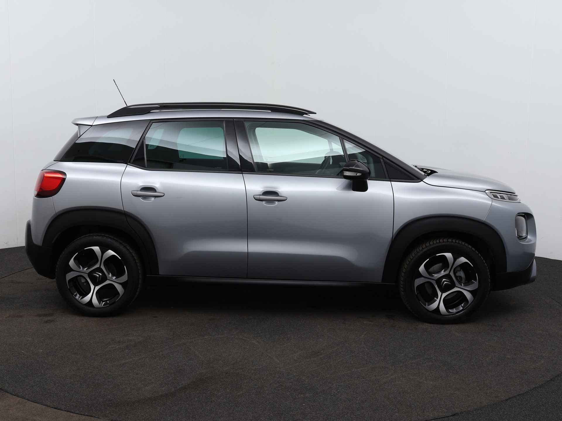 Citroën C3 Aircross PureTech 130pk Automaat Shine | Rijklaar | Panorama dak | parkeersensoren rondom | camera achter | Navigatie | - 4/27