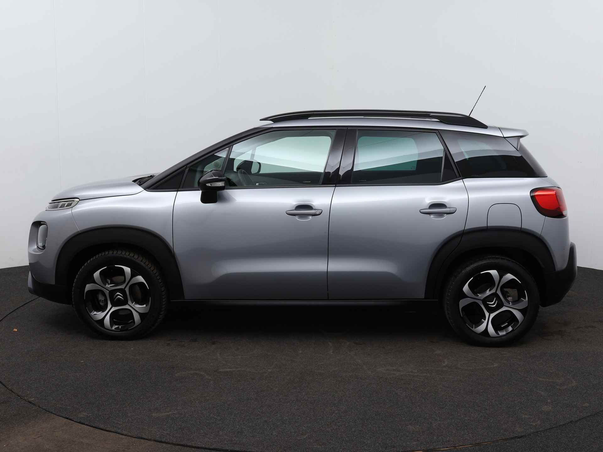 Citroën C3 Aircross PureTech 130pk Automaat Shine | Rijklaar | Panorama dak | parkeersensoren rondom | camera achter | Navigatie | - 10/27