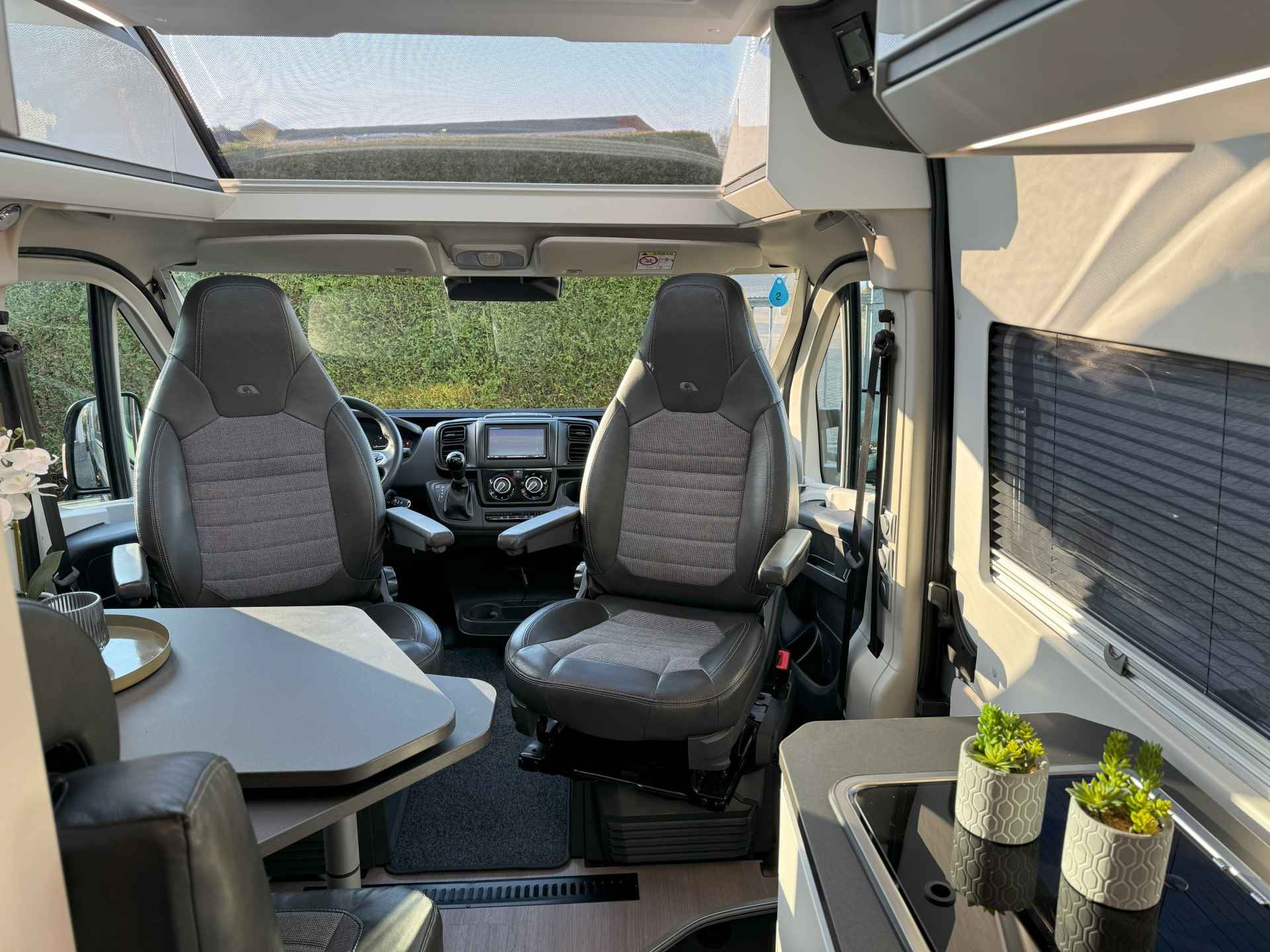 Adria Twin Supreme 640 SLB 160 pk AUTOMAAT 9-Traps Euro6 Fiat Ducato Maxi **Enkele lengtebedden/4 zitplaatsen/Luifel/Trekhaak/Slechts - 11/71