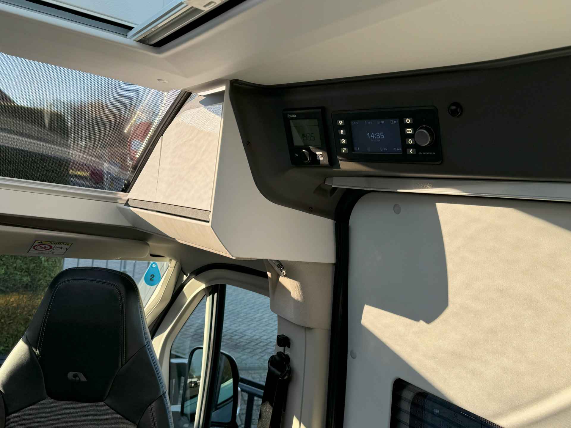 Adria Twin Supreme 640 SLB 160 pk AUTOMAAT 9-Traps Euro6 Fiat Ducato Maxi **Enkele lengtebedden/4 zitplaatsen/Luifel/Trekhaak/Slechts - 29/71