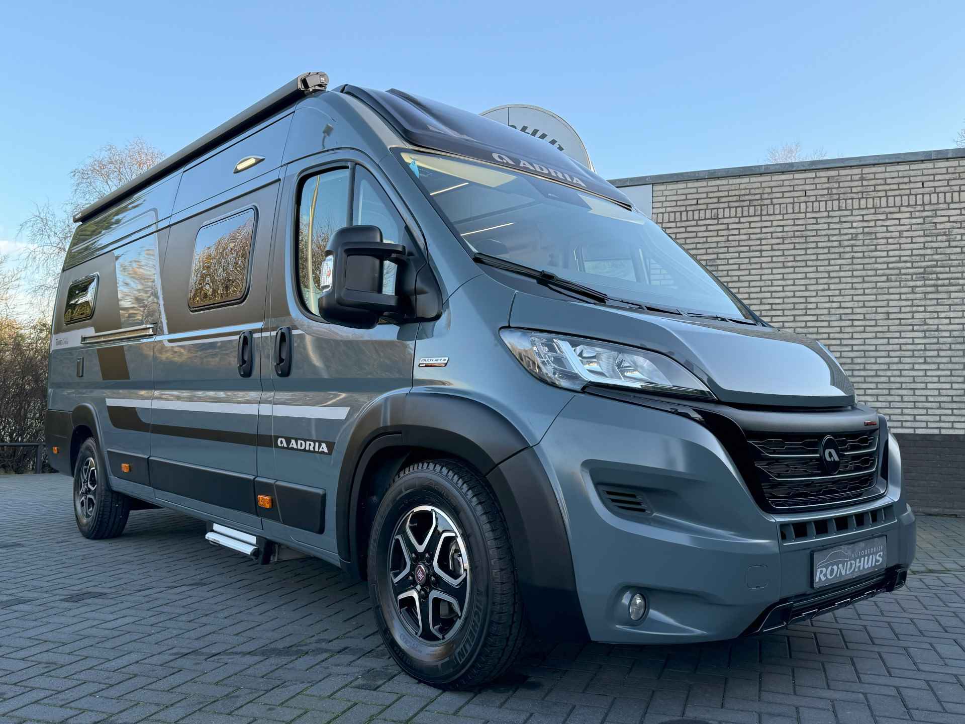 Adria Twin Supreme 640 SLB 160 pk AUTOMAAT 9-Traps Euro6 Fiat Ducato Maxi **Enkele lengtebedden/4 zitplaatsen/Luifel/Trekhaak/Slechts - 66/71