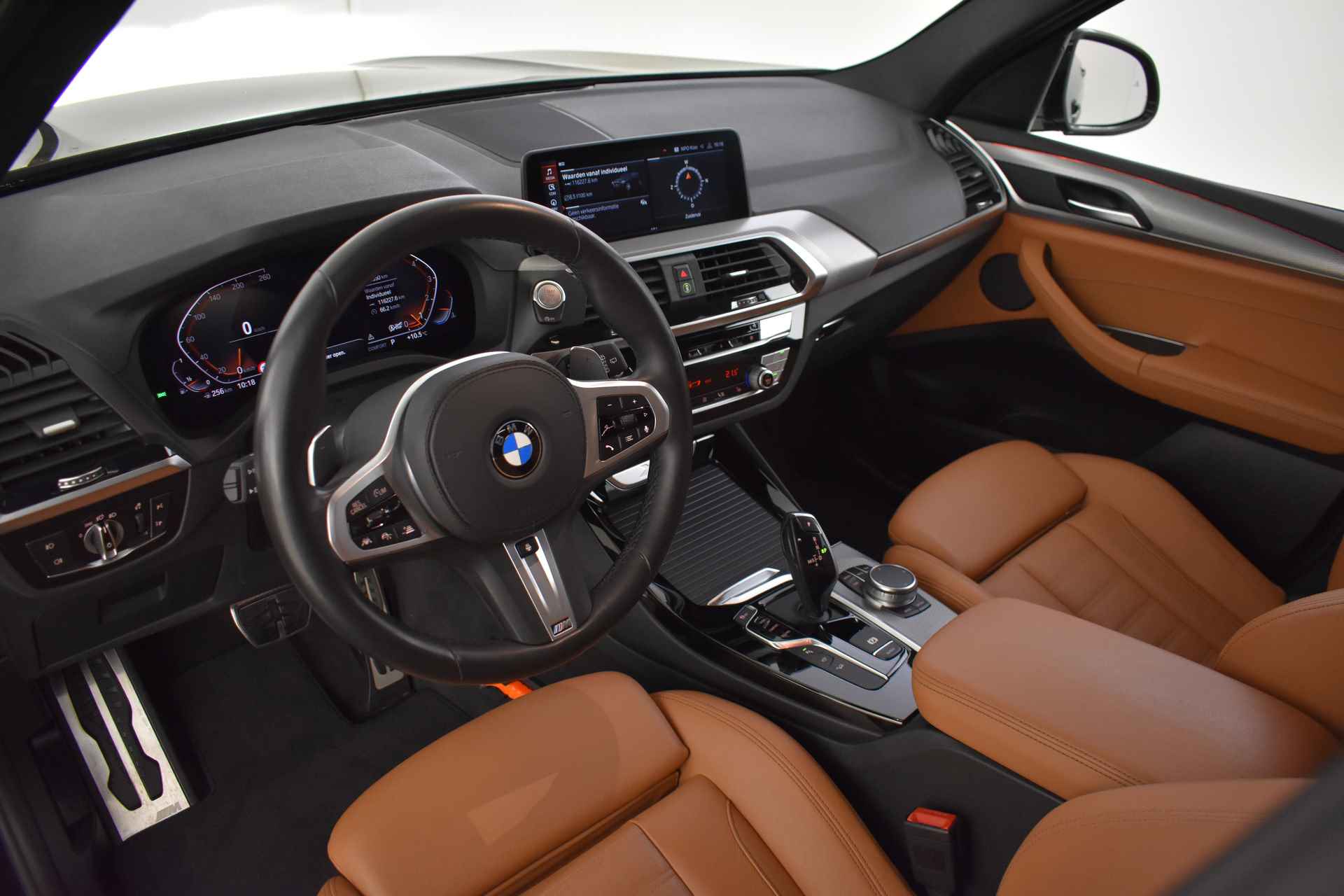 BMW X3 xDrive20i High Executive M Sportpakket / Sportstoelen / Adaptieve LED / Parking Assistant Plus / Live Cockpit Professional / Driving Assistant Plus - 12/49
