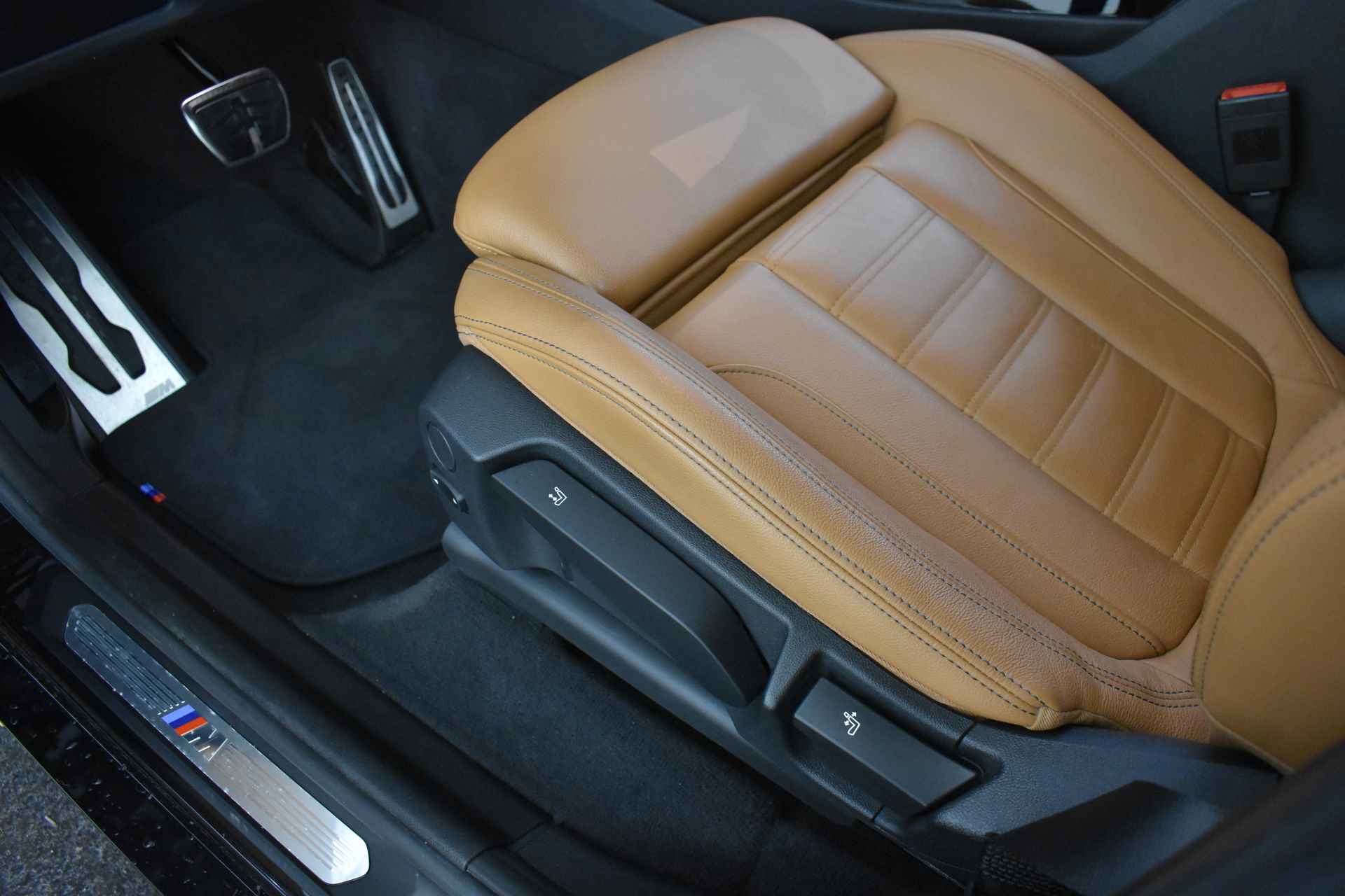 BMW X3 xDrive20i High Executive M Sportpakket / Sportstoelen / Adaptieve LED / Parking Assistant Plus / Live Cockpit Professional / Driving Assistant Plus - 16/49