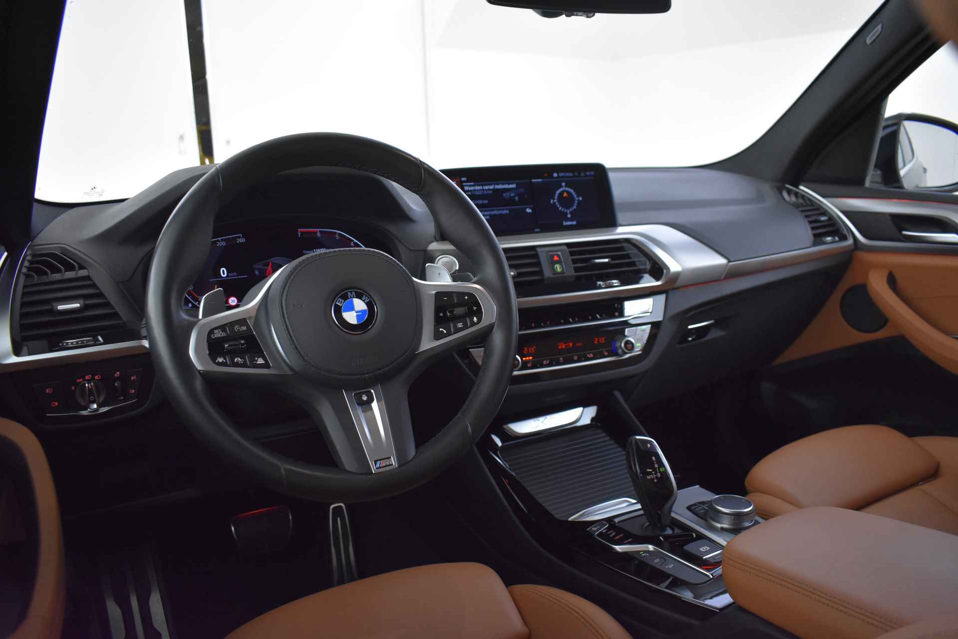 BMW X3 xDrive20i High Executive M Sportpakket / Sportstoelen / Adaptieve LED / Parking Assistant Plus / Live Cockpit Professional / Driving Assistant Plus - 18/49