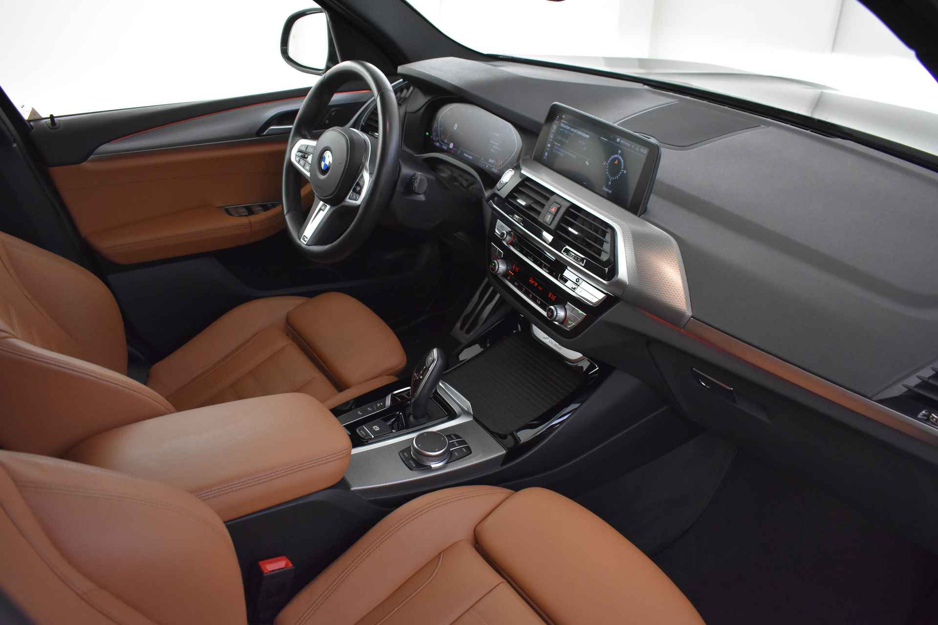 BMW X3 xDrive20i High Executive M Sportpakket / Sportstoelen / Adaptieve LED / Parking Assistant Plus / Live Cockpit Professional / Driving Assistant Plus - 22/49