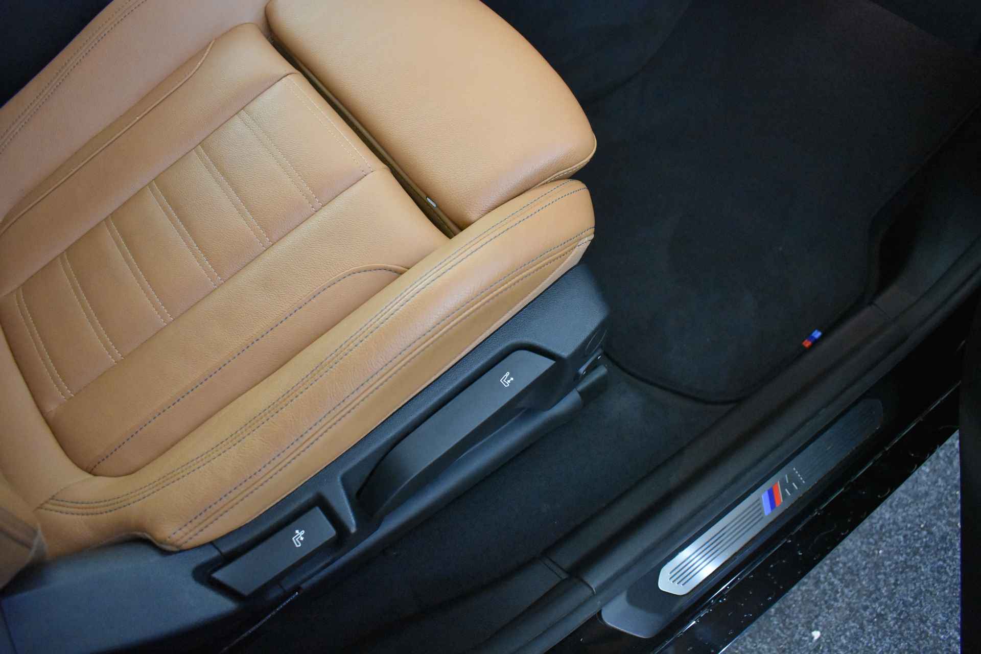 BMW X3 xDrive20i High Executive M Sportpakket / Sportstoelen / Adaptieve LED / Parking Assistant Plus / Live Cockpit Professional / Driving Assistant Plus - 23/49