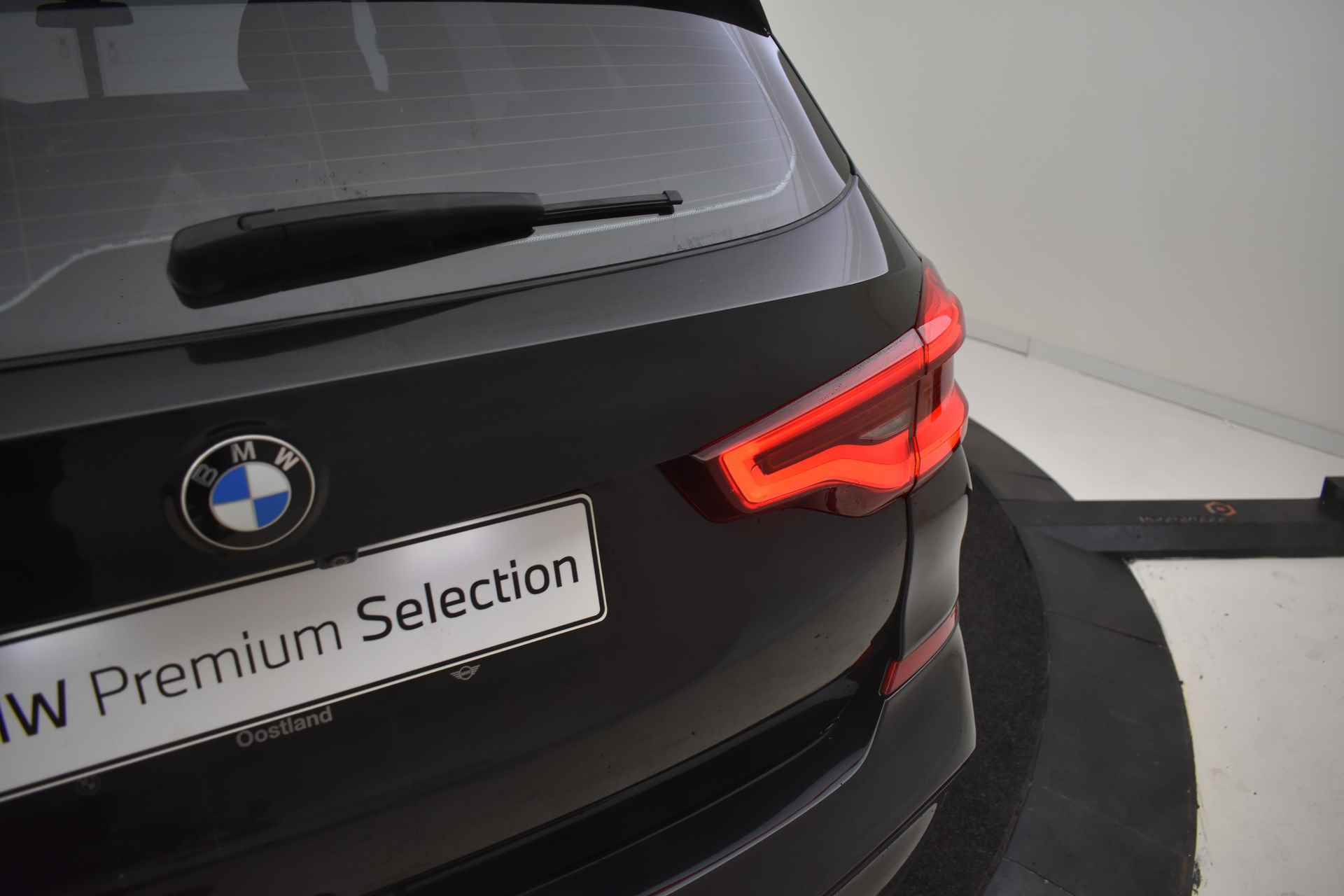 BMW X3 xDrive20i High Executive M Sportpakket / Sportstoelen / Adaptieve LED / Parking Assistant Plus / Live Cockpit Professional / Driving Assistant Plus - 29/49