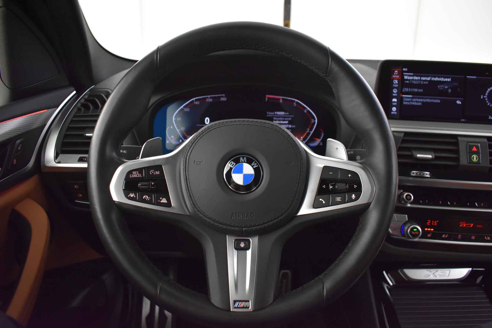 BMW X3 xDrive20i High Executive M Sportpakket / Sportstoelen / Adaptieve LED / Parking Assistant Plus / Live Cockpit Professional / Driving Assistant Plus - 31/49