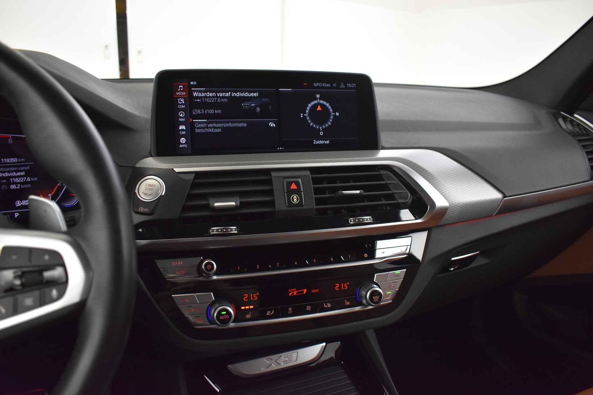 BMW X3 xDrive20i High Executive M Sportpakket / Sportstoelen / Adaptieve LED / Parking Assistant Plus / Live Cockpit Professional / Driving Assistant Plus - 36/49