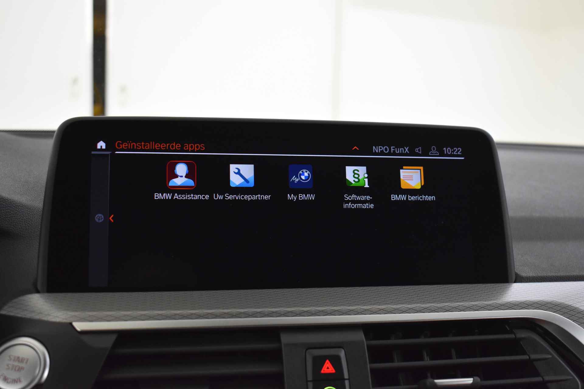 BMW X3 xDrive20i High Executive M Sportpakket / Sportstoelen / Adaptieve LED / Parking Assistant Plus / Live Cockpit Professional / Driving Assistant Plus - 46/49