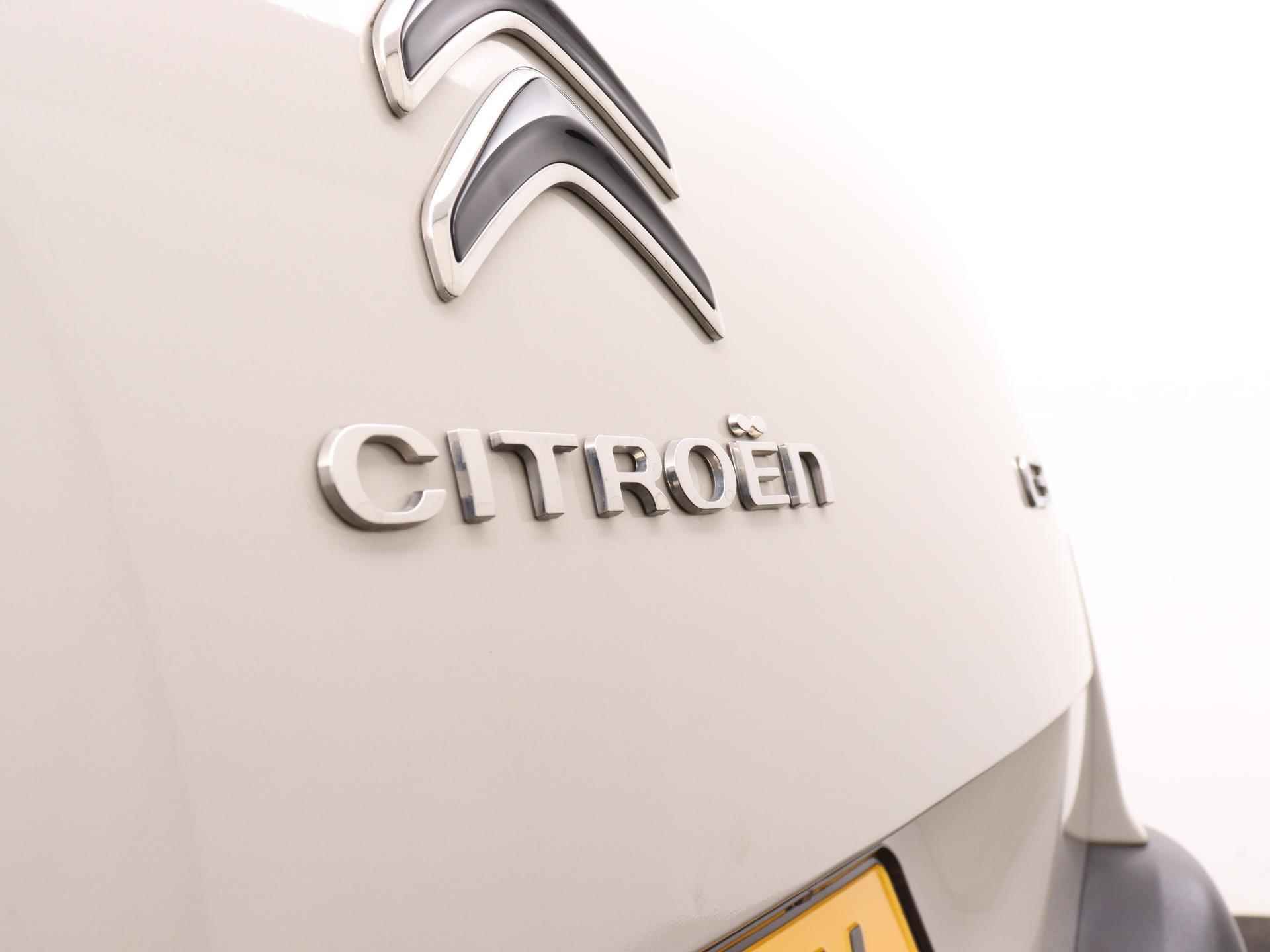 Citroen C3 Aircross Shine 110pk Automaat | Navigatie | Parkeersensoren Voor/ Achter | Head Up Display | Licht Metalen Velgen 17" | Climate Control - 15/36