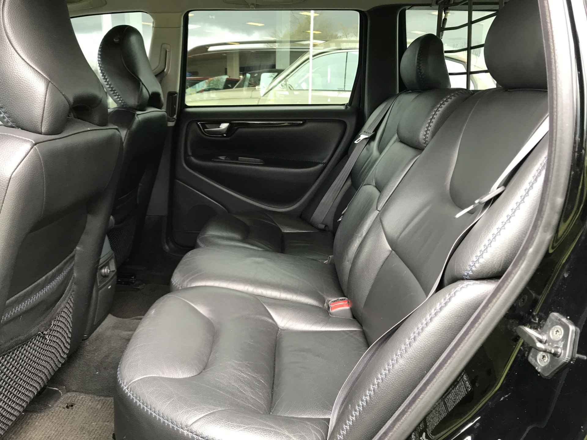 Volvo V70 Cross Country 2.4 T AWD Comfortline Automaat | Rijklaar incl garantie | Apple Carplay Stoelverwarming Trekhaak - 12/36
