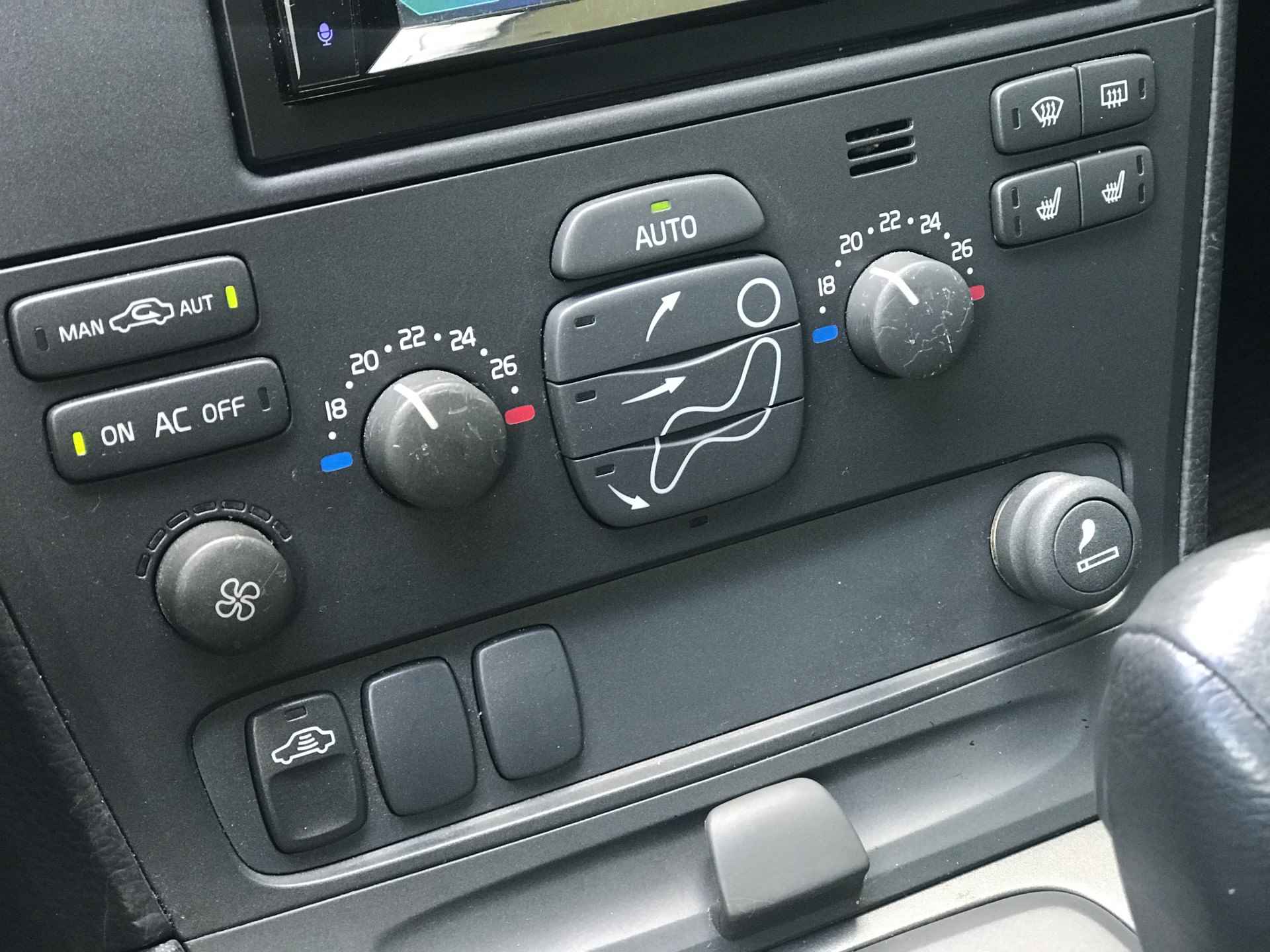 Volvo V70 Cross Country 2.4 T AWD Comfortline Automaat | Rijklaar incl garantie | Apple Carplay Stoelverwarming Trekhaak - 17/36