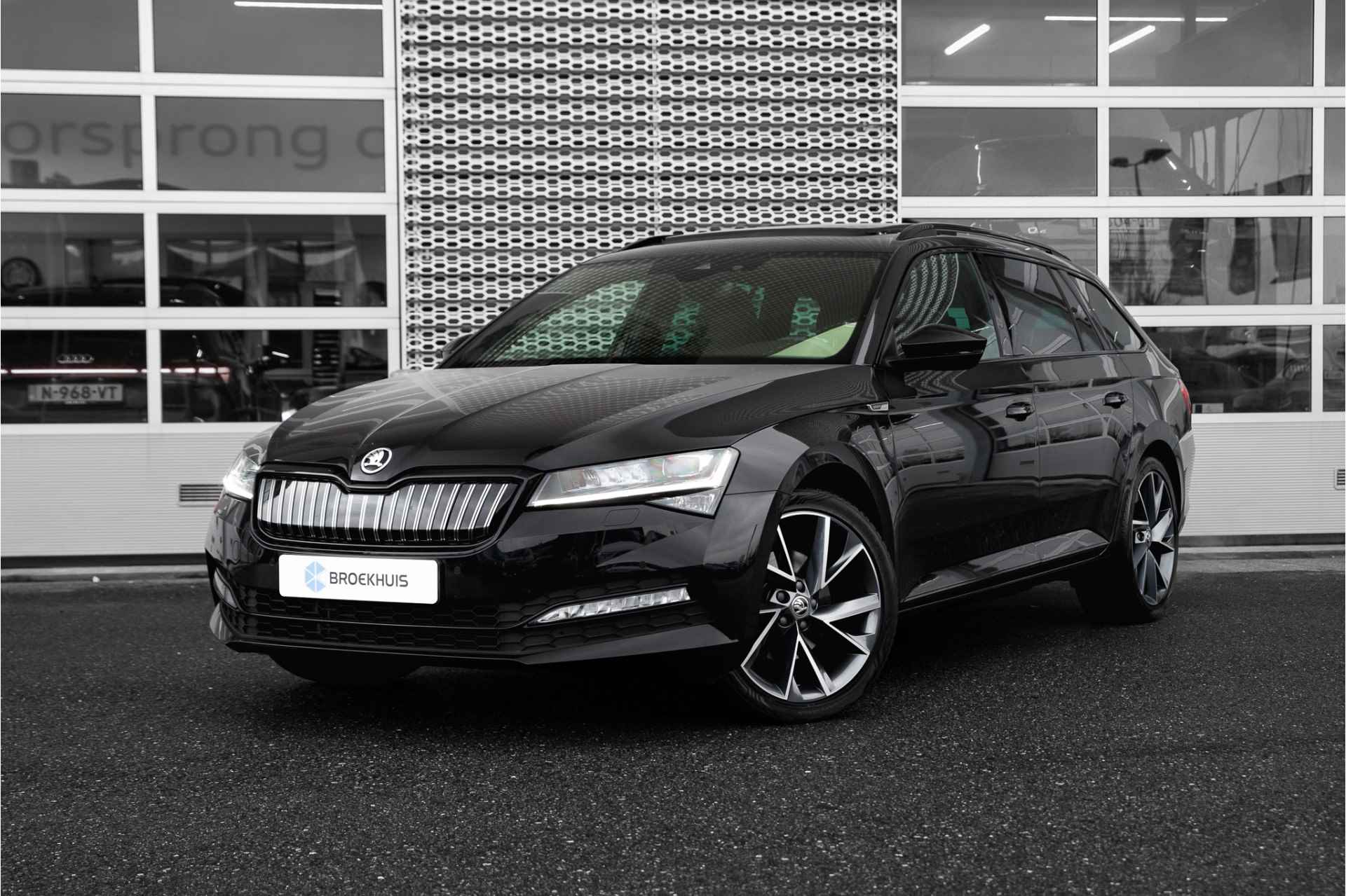 Škoda Superb Combi 1.4 TSI iV Sportline Business | Panoramadak | Adapt. Cruise | Camera | Stoelverwarming | Carplay - 1/35