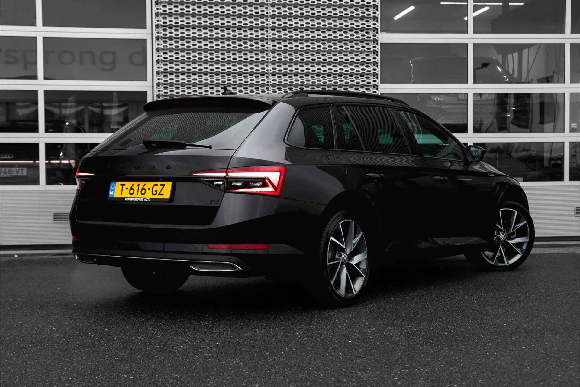 Škoda Superb Combi 1.4 TSI iV Sportline Business | Panoramadak | Adapt. Cruise | Camera | Stoelverwarming | Carplay - 3/35