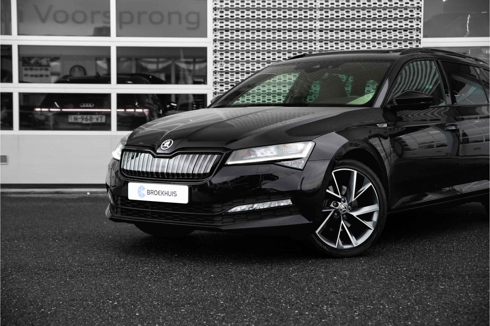 Škoda Superb Combi 1.4 TSI iV Sportline Business | Panoramadak | Adapt. Cruise | Camera | Stoelverwarming | Carplay - 19/35