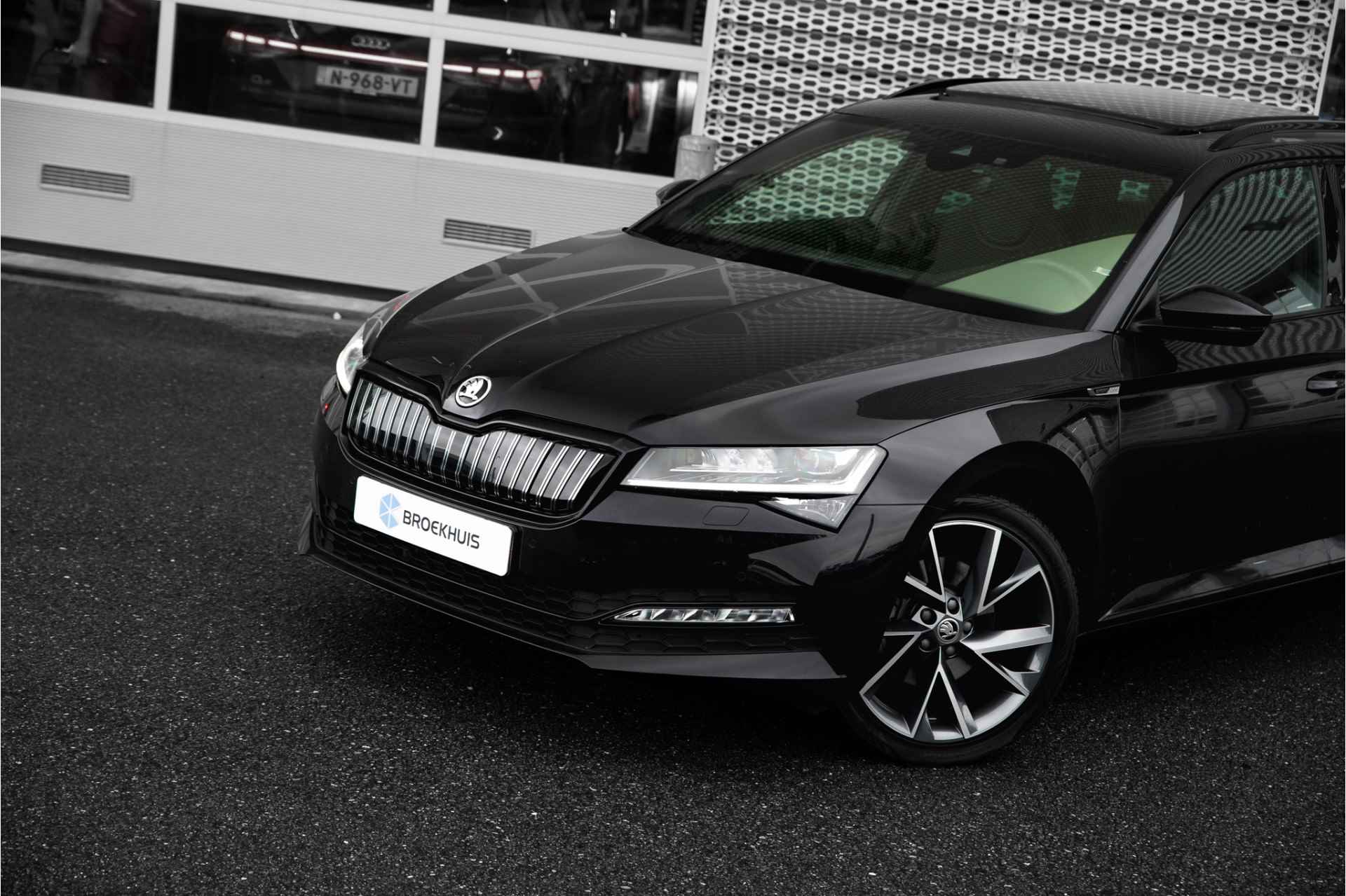 Škoda Superb Combi 1.4 TSI iV Sportline Business | Panoramadak | Adapt. Cruise | Camera | Stoelverwarming | Carplay - 20/35