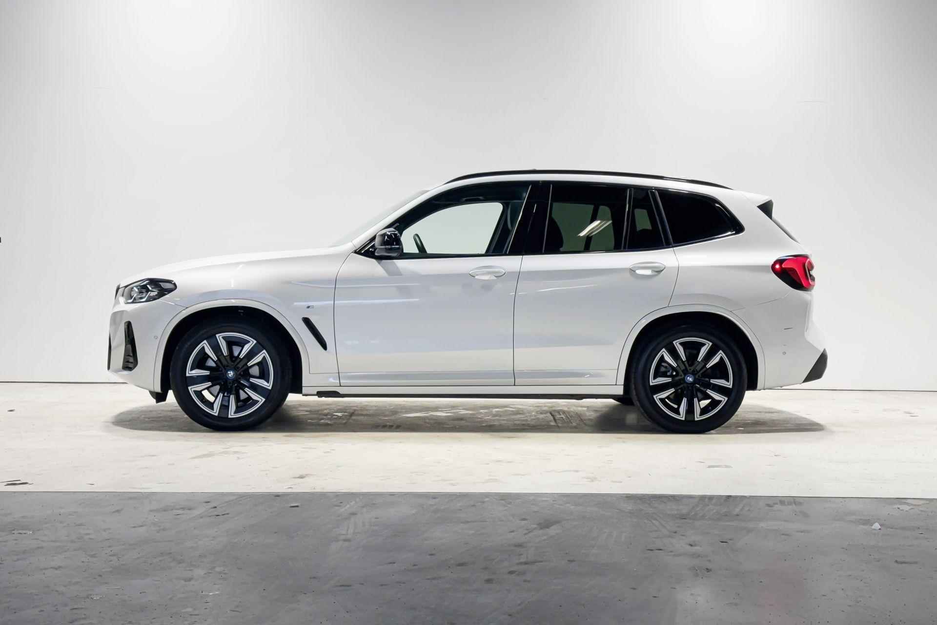 BMW iX3 Executive M Sportpakket Shadow Line - 2/22