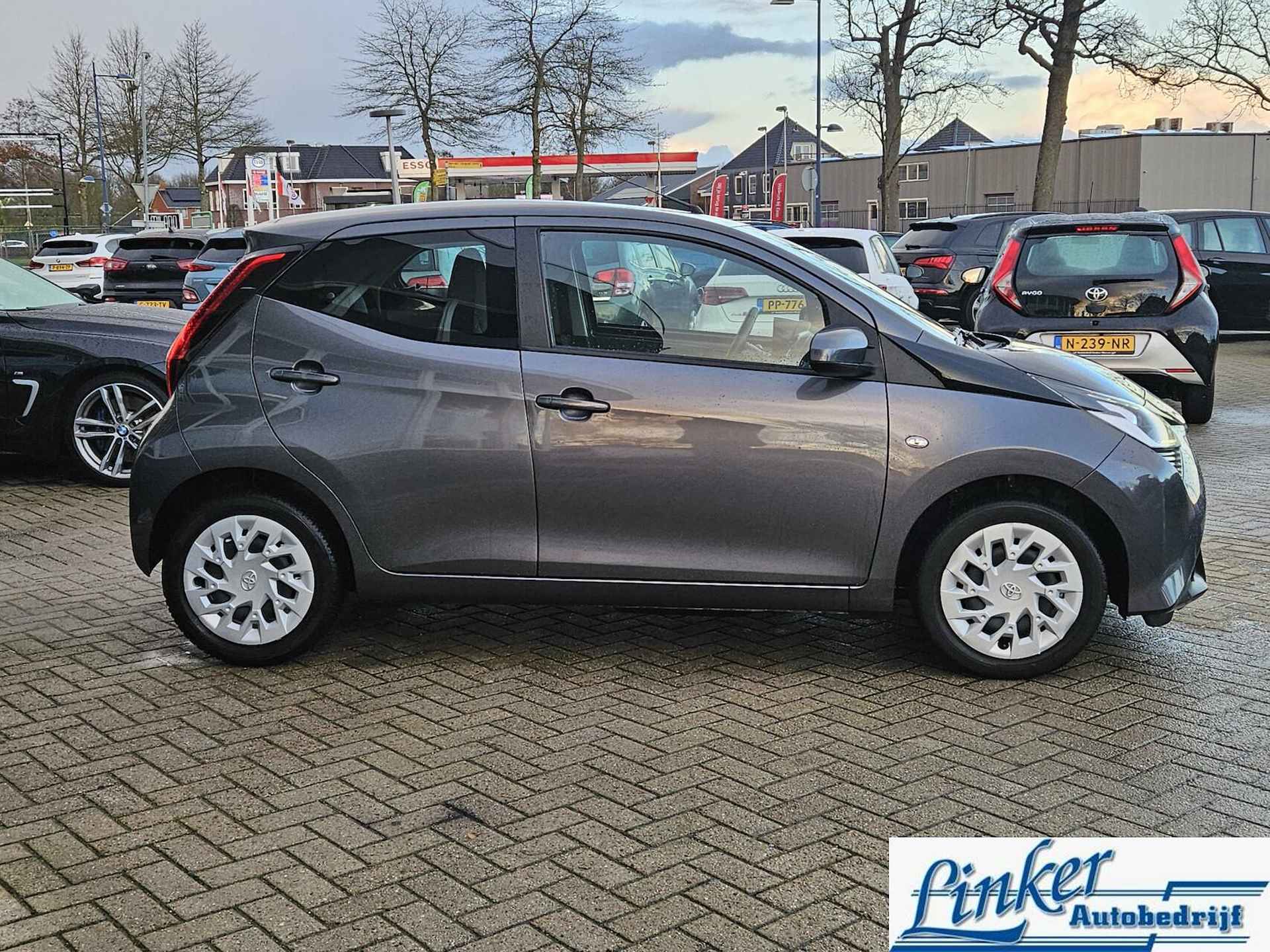 Toyota Aygo 1.0 VVT-i x-play CAMERA CARPLAY GEEN AFLEVERKOSTEN - 5/24