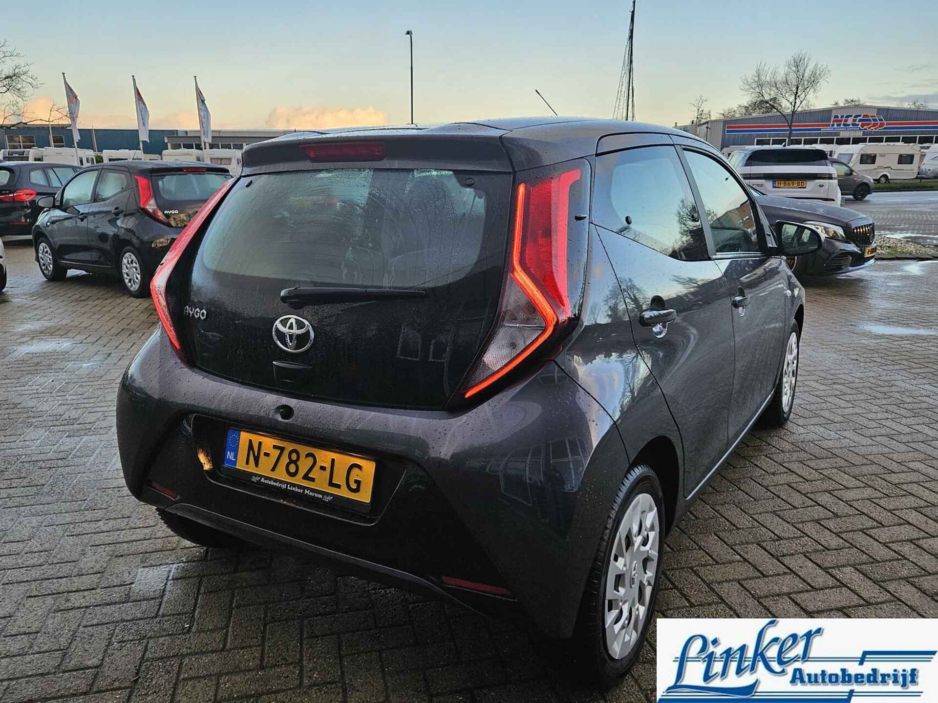 Toyota Aygo 1.0 VVT-i x-play CAMERA CARPLAY GEEN AFLEVERKOSTEN - 6/24