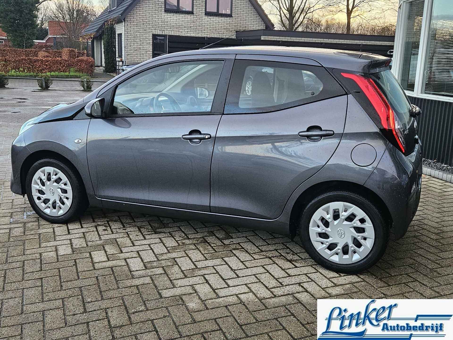 Toyota Aygo 1.0 VVT-i x-play CAMERA CARPLAY GEEN AFLEVERKOSTEN - 8/24